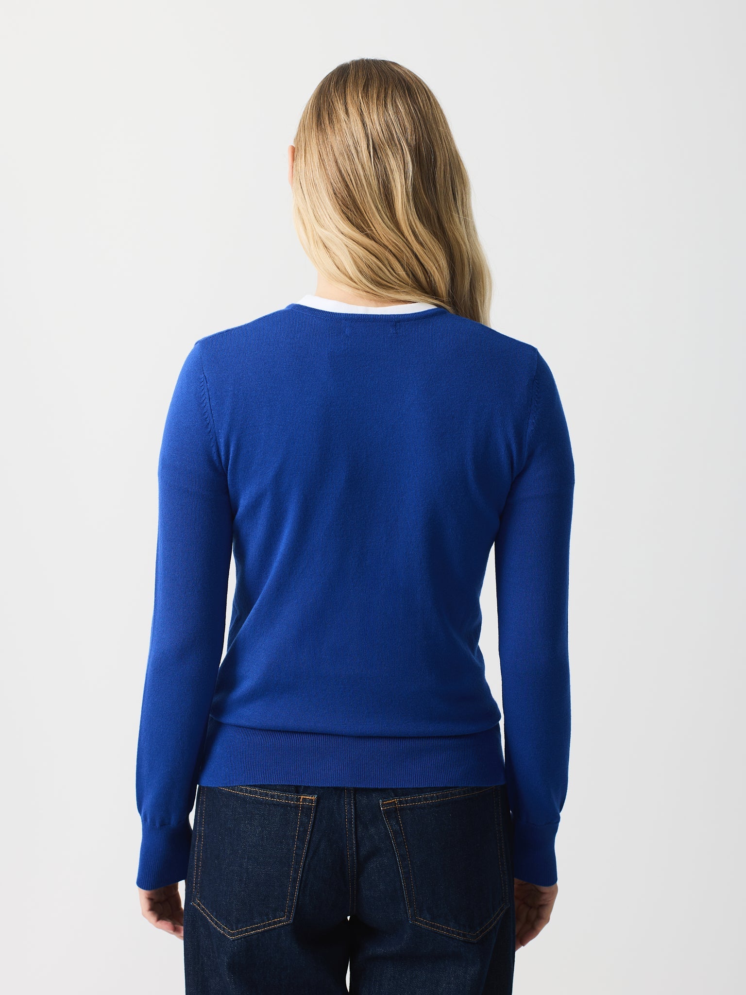 Jersey básico canalé ancho cuello pico y manga larga
