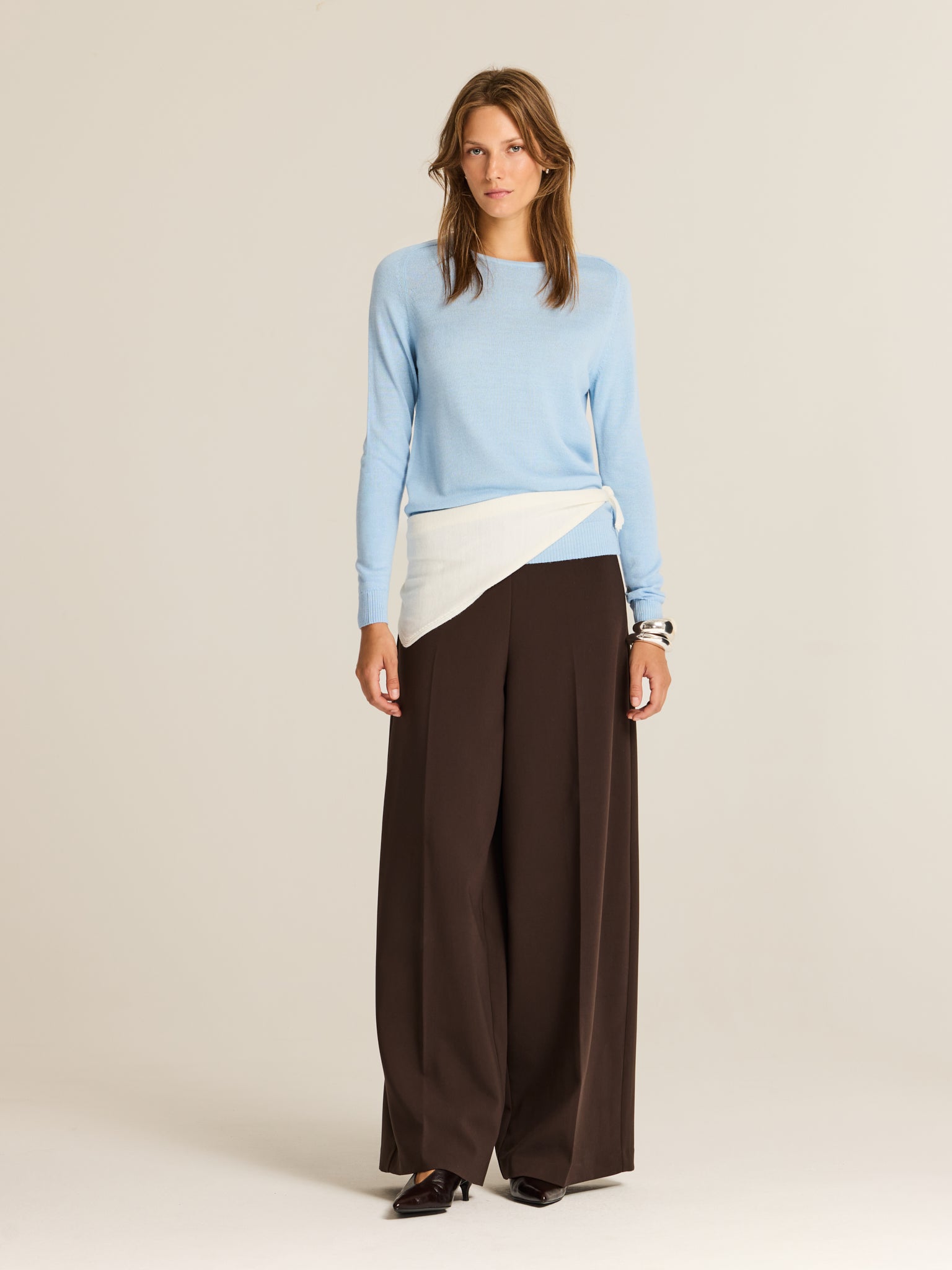 Knitted sweater with raglan sleeves