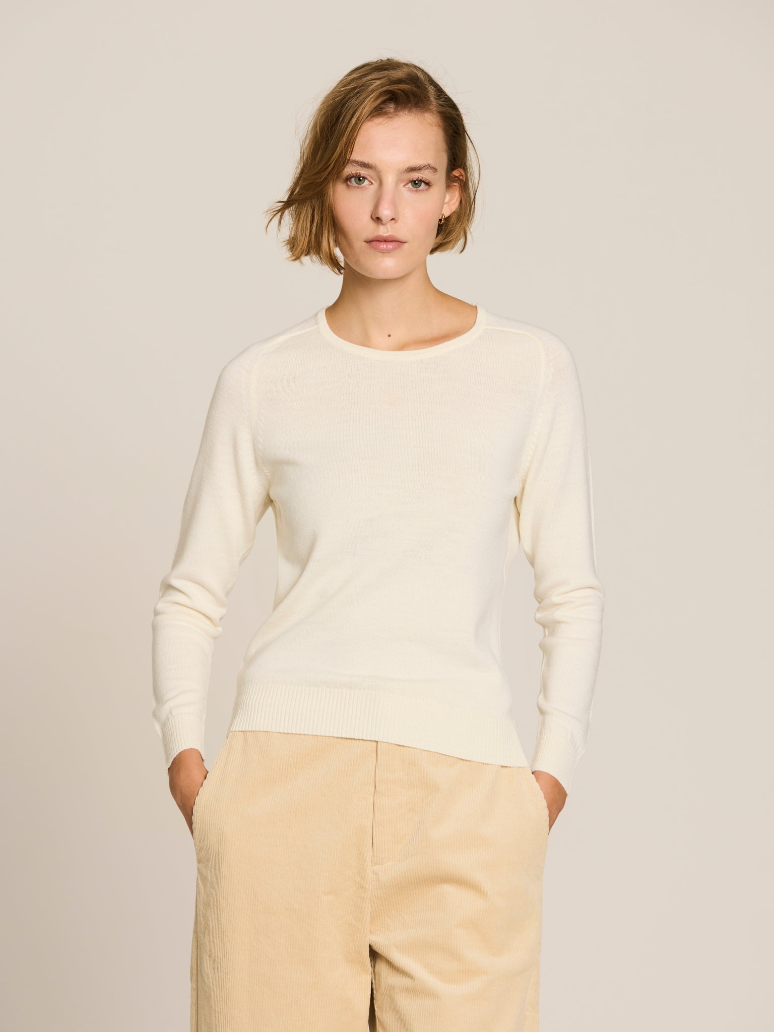 Knitted sweater with raglan sleeves