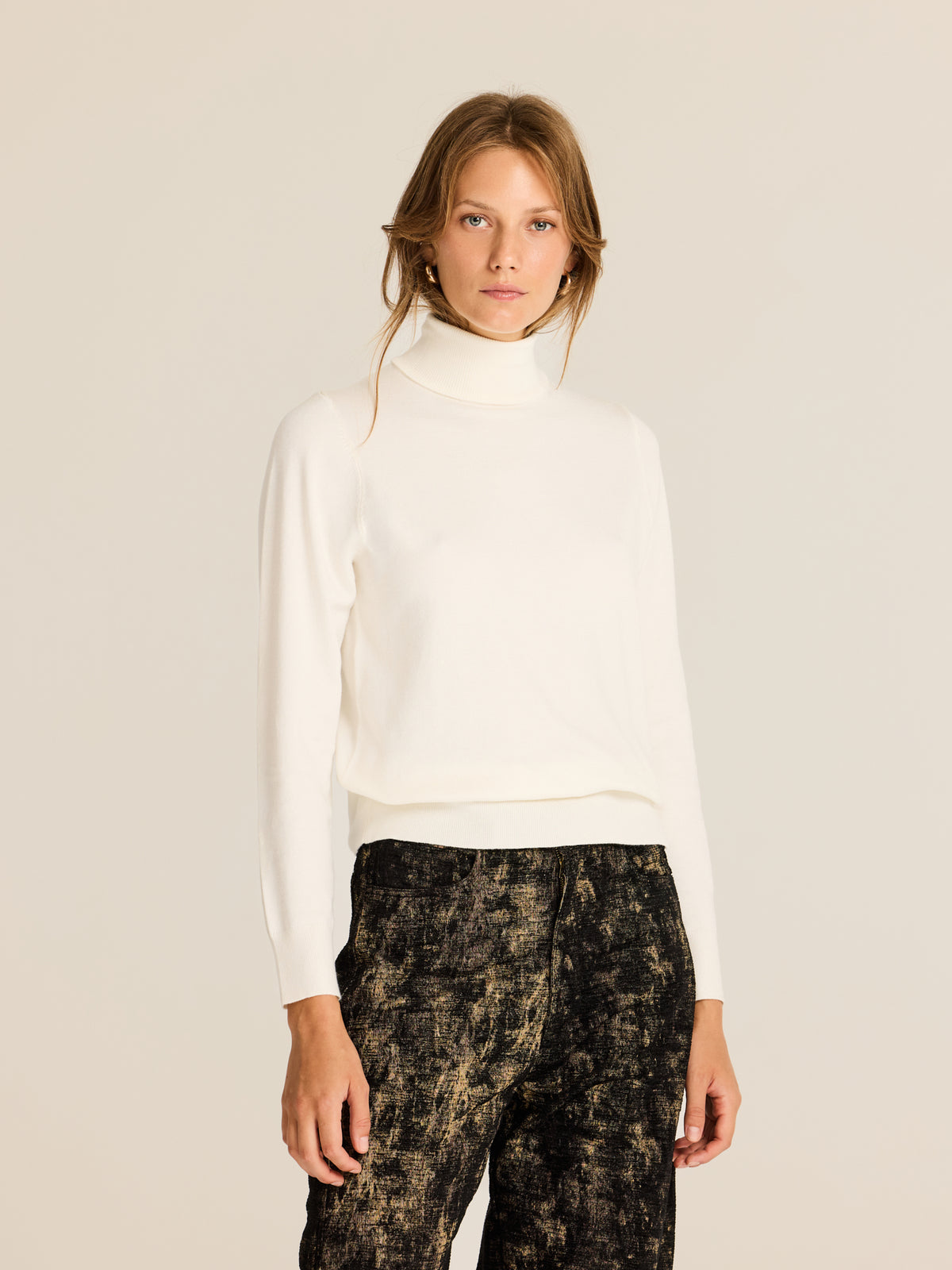 Jersey de viscosa con cuello alto