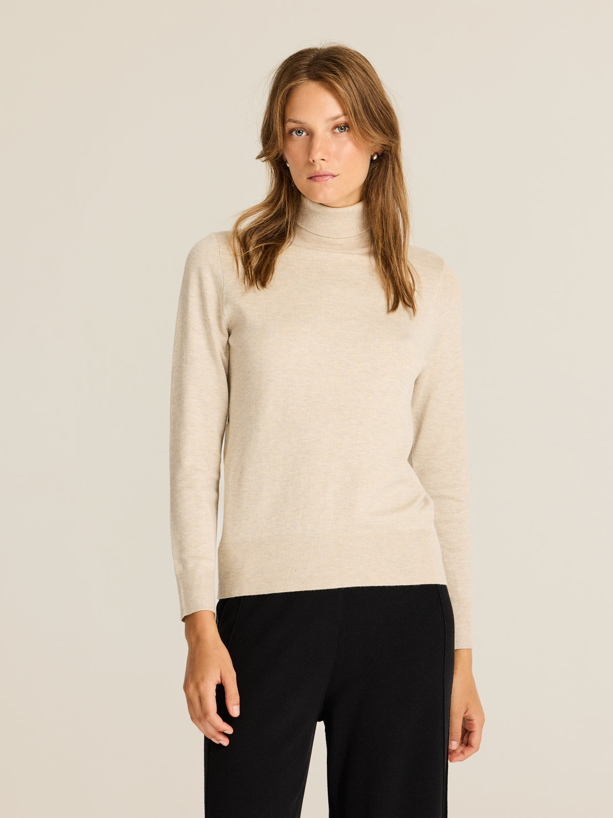 Jersey de viscosa con cuello alto