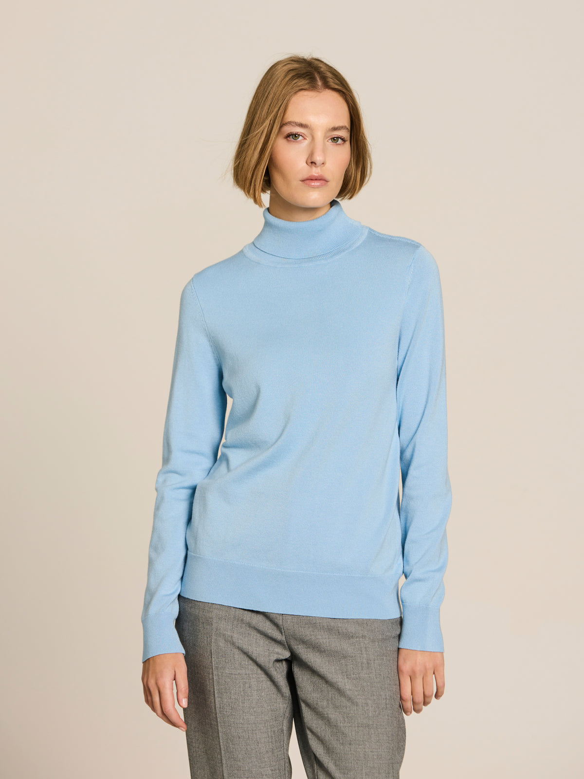 Jersey de viscosa con cuello alto