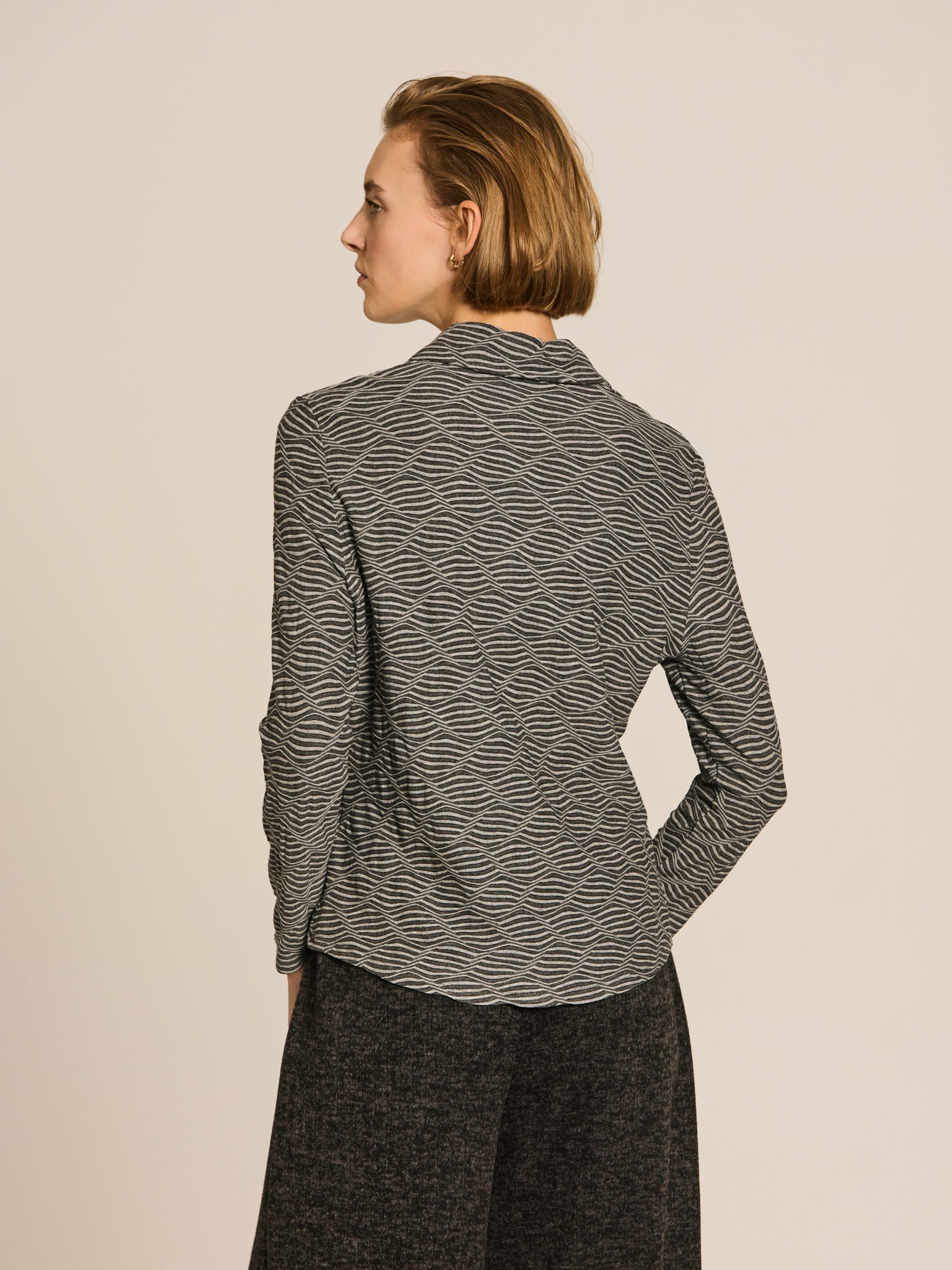 Camisa dibujo de ondas