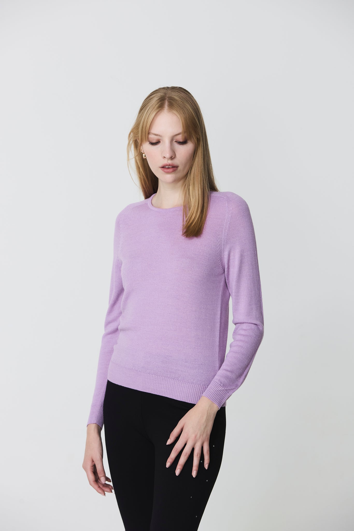 Round neck sweater