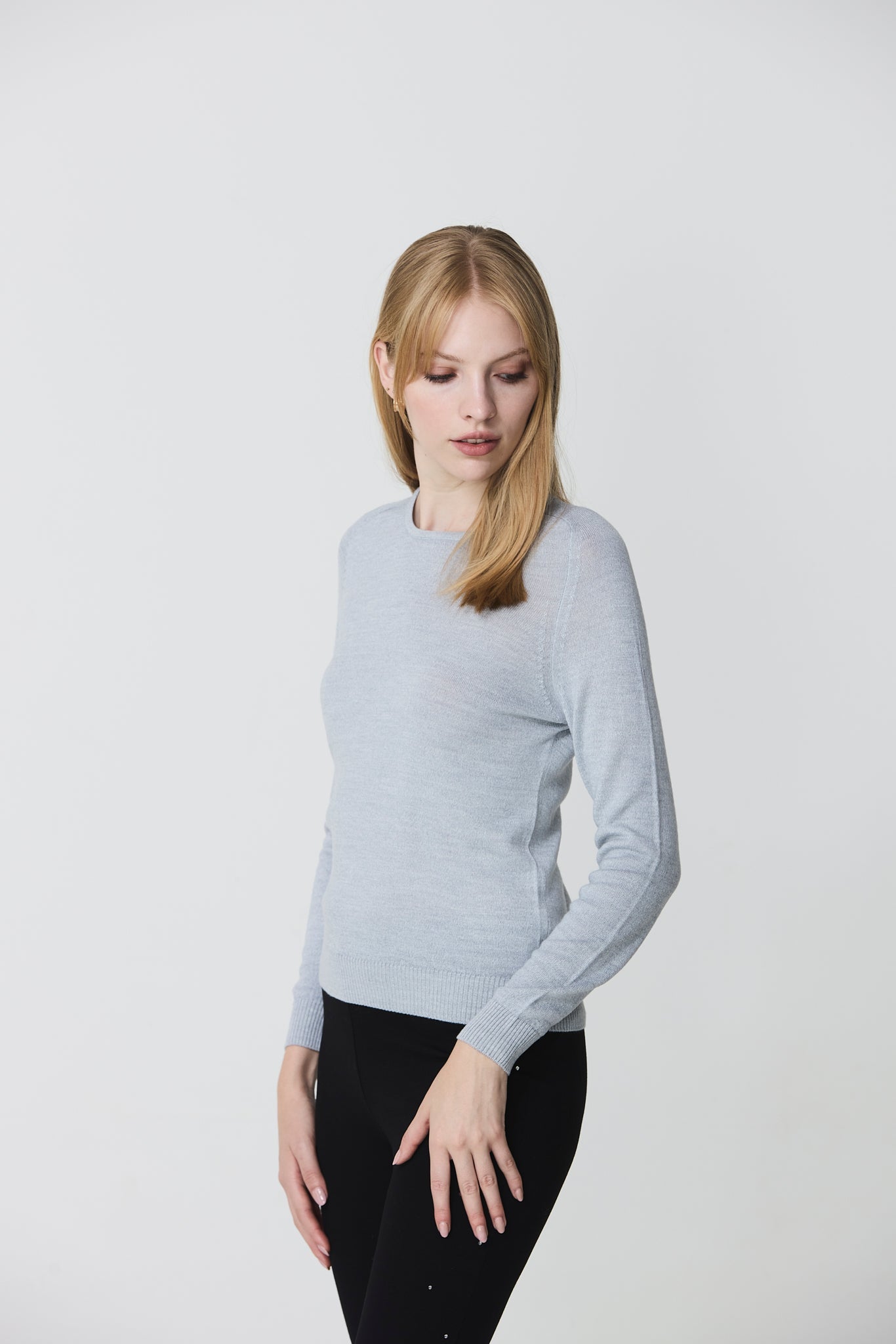 Round neck sweater