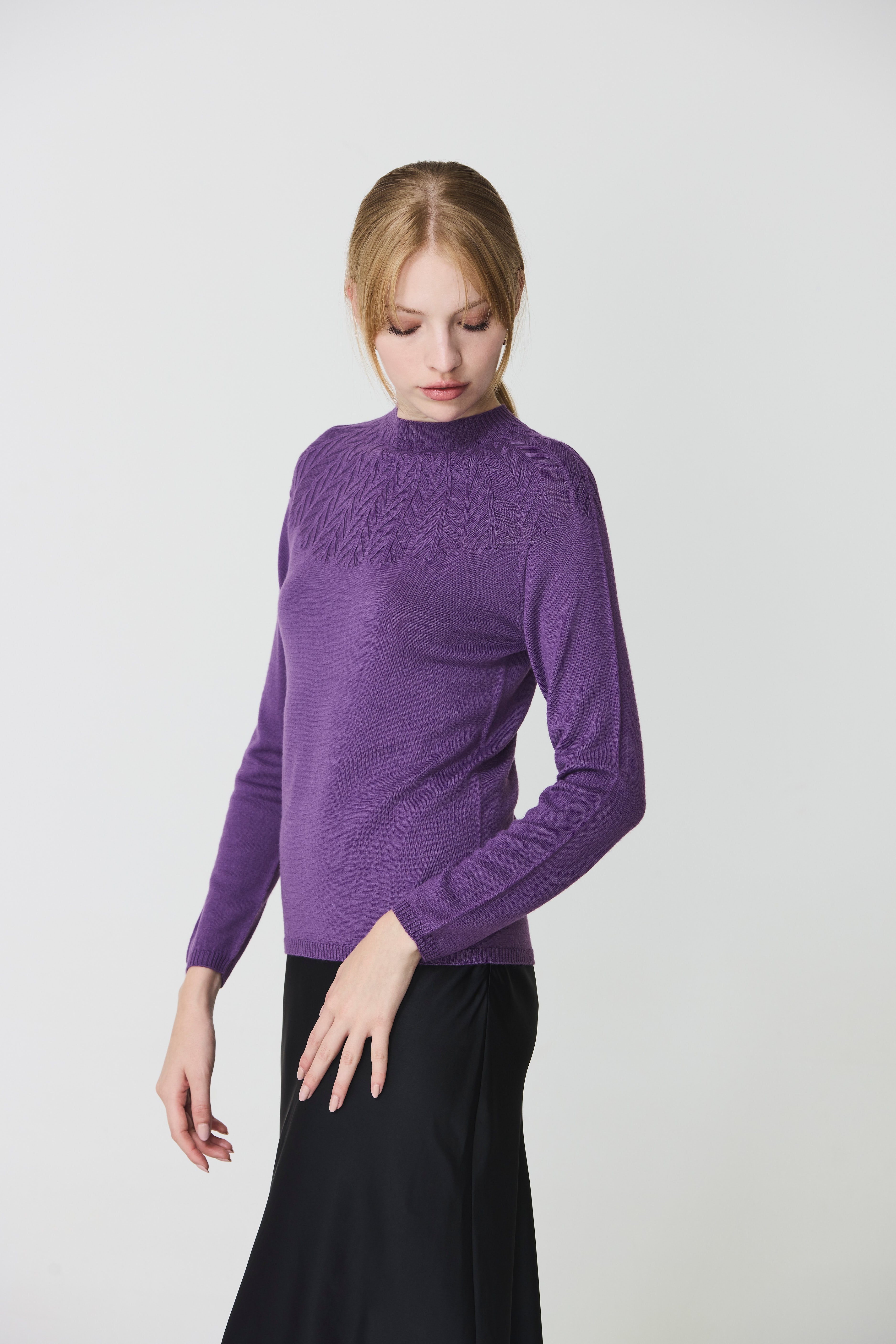 Round neck sweater