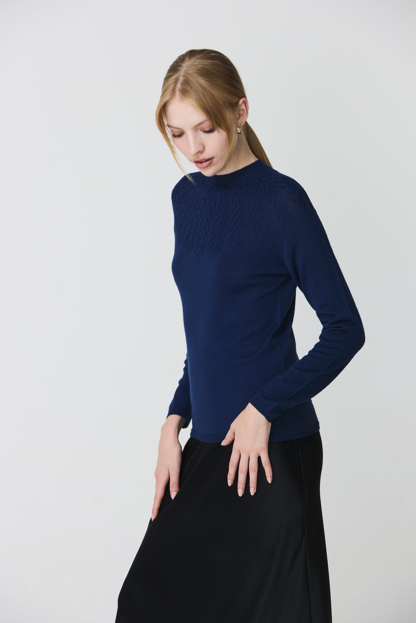 Round neck sweater