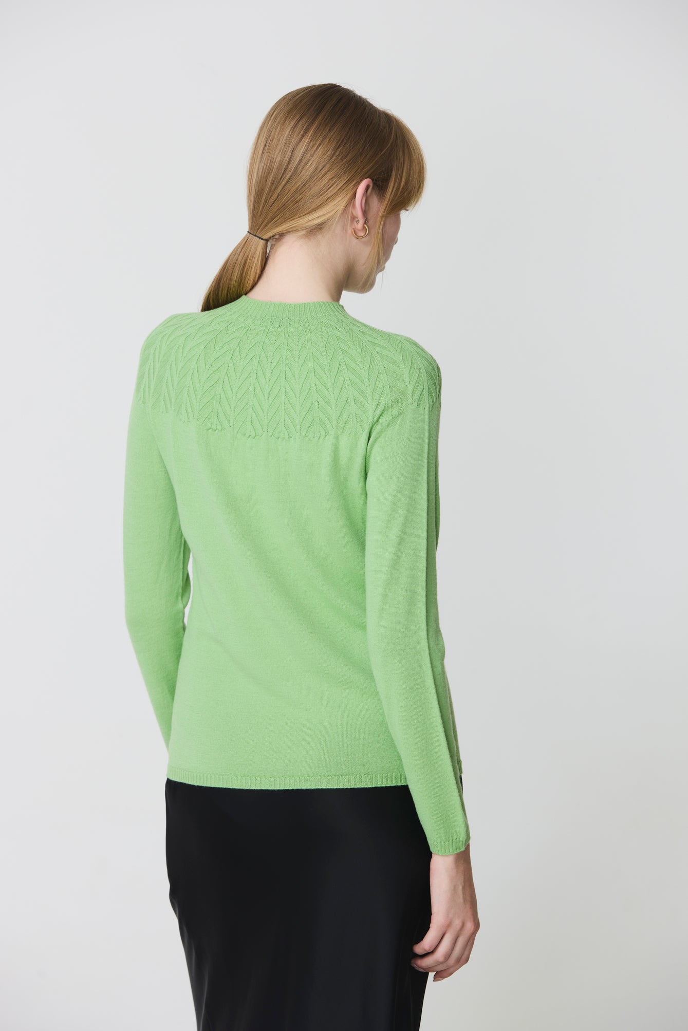 Round neck sweater