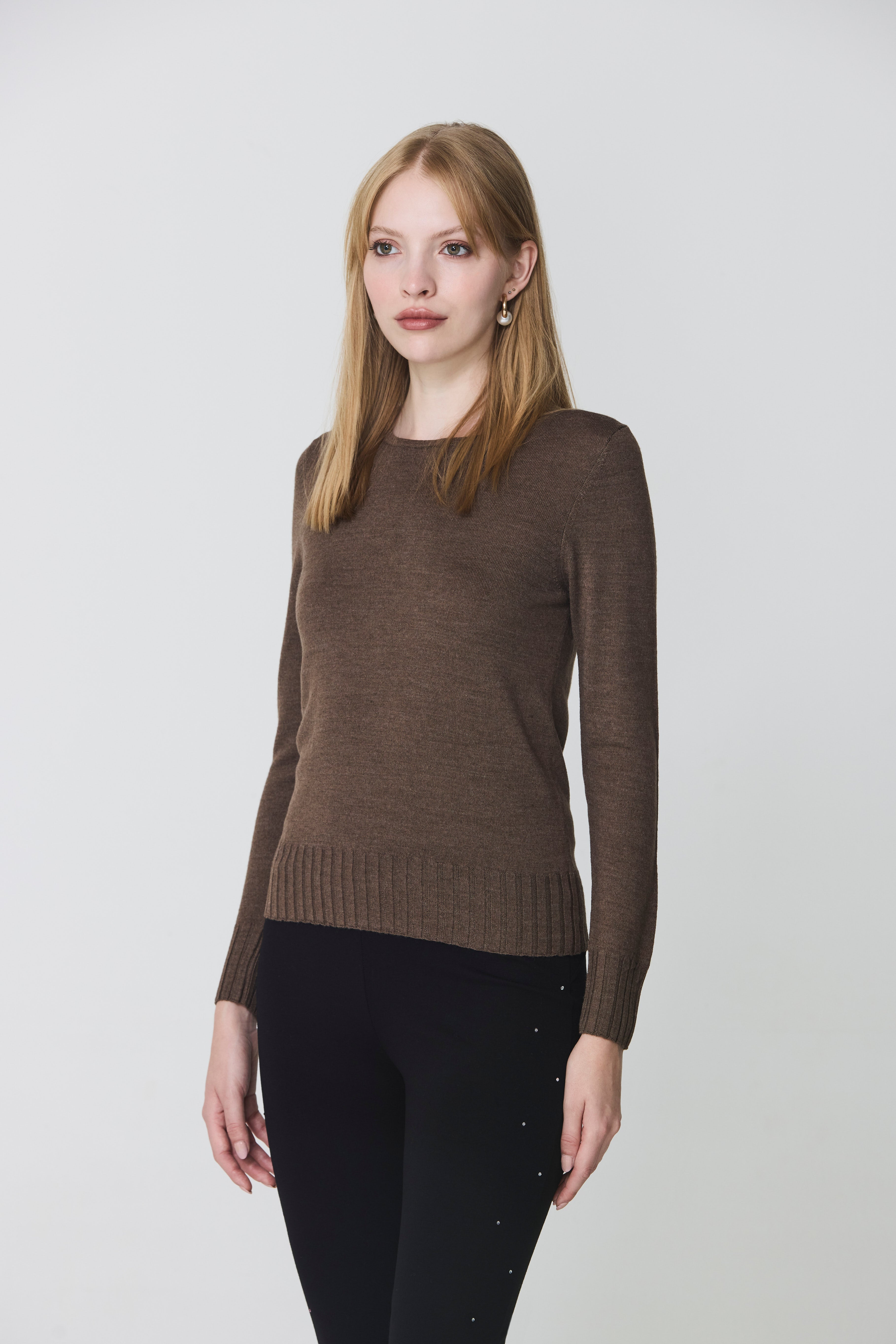 Round neck sweater