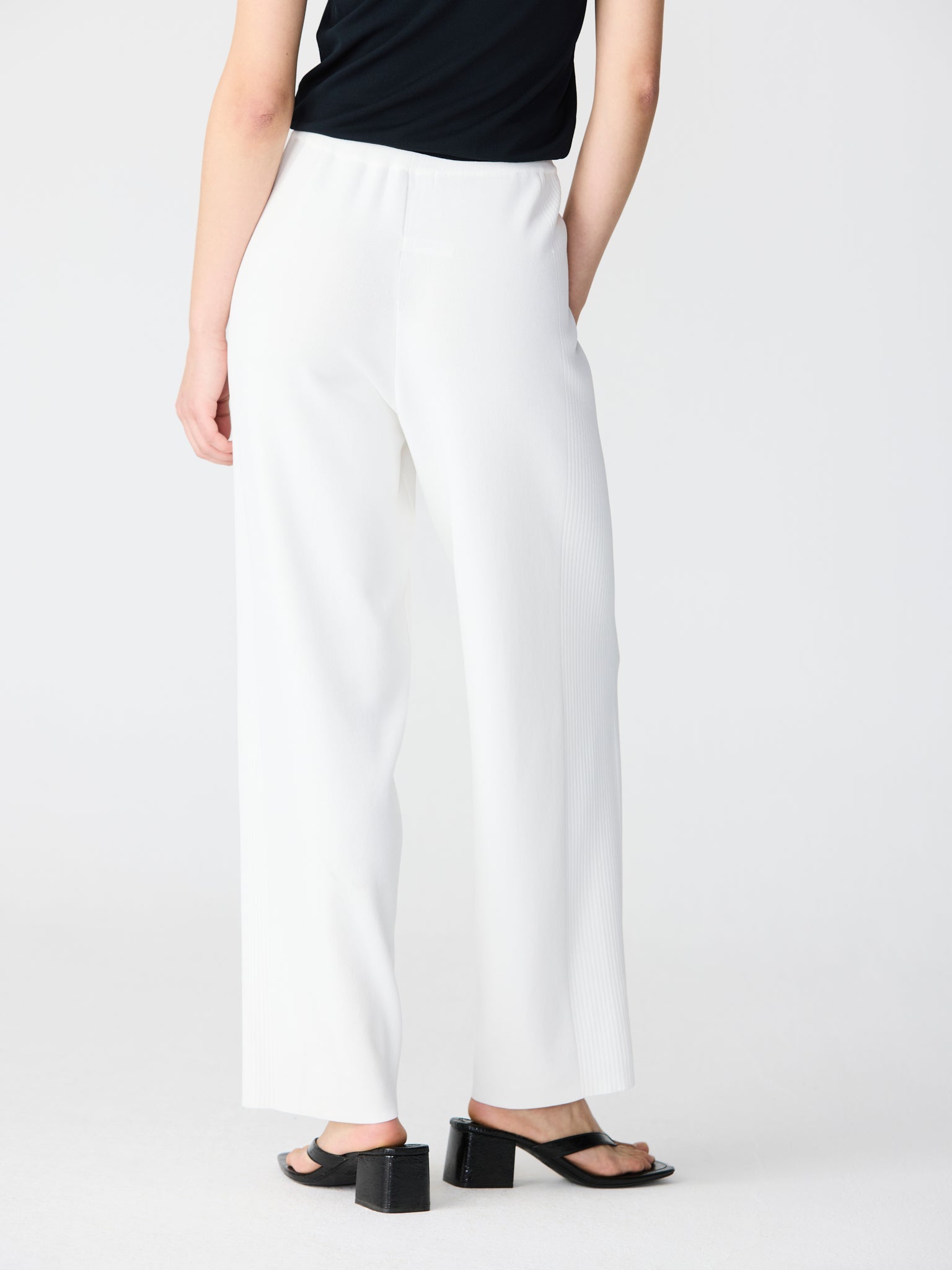 Trousers with rib detail on the side