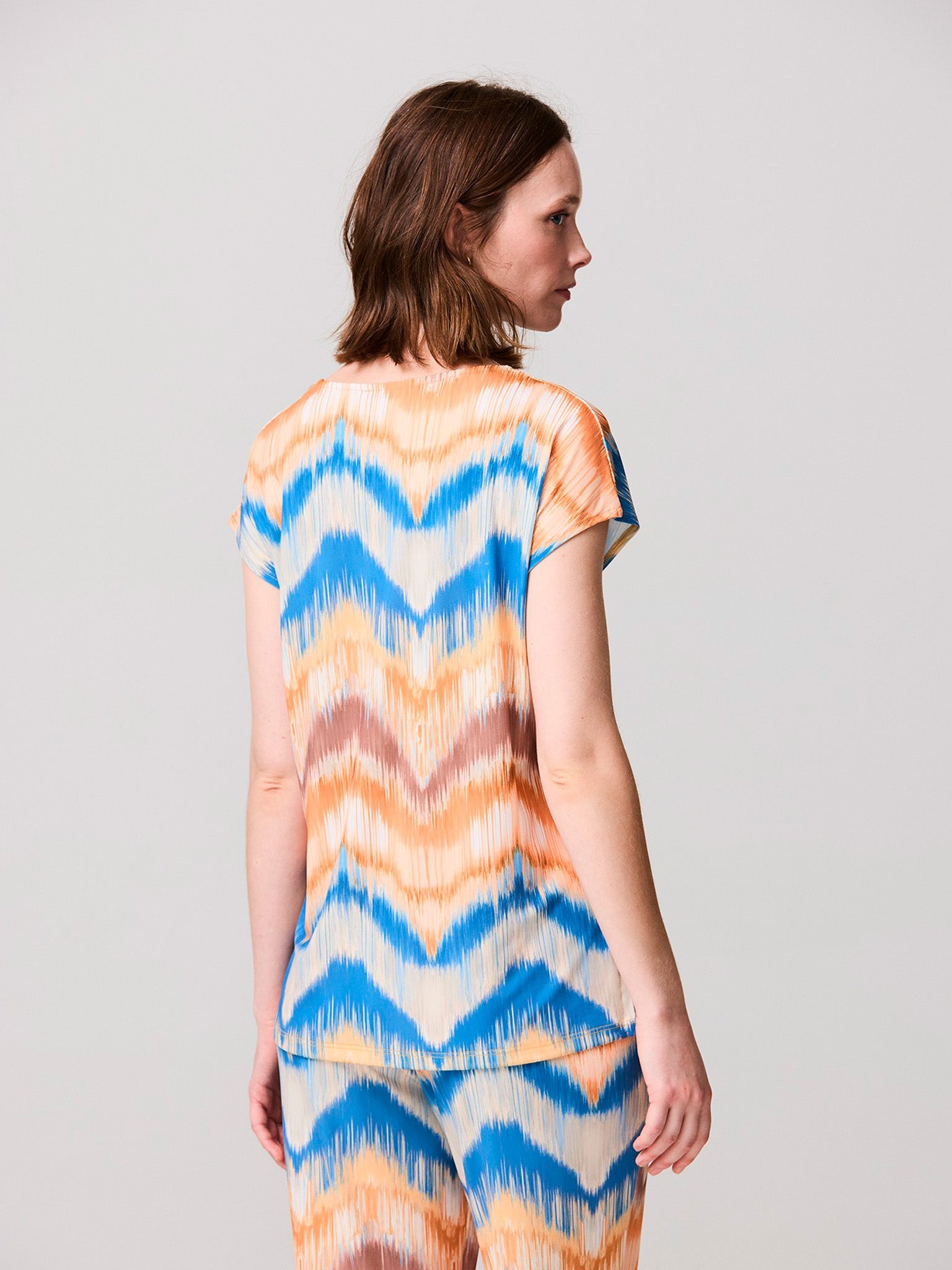 Zigzag print t-shirt with open round neck