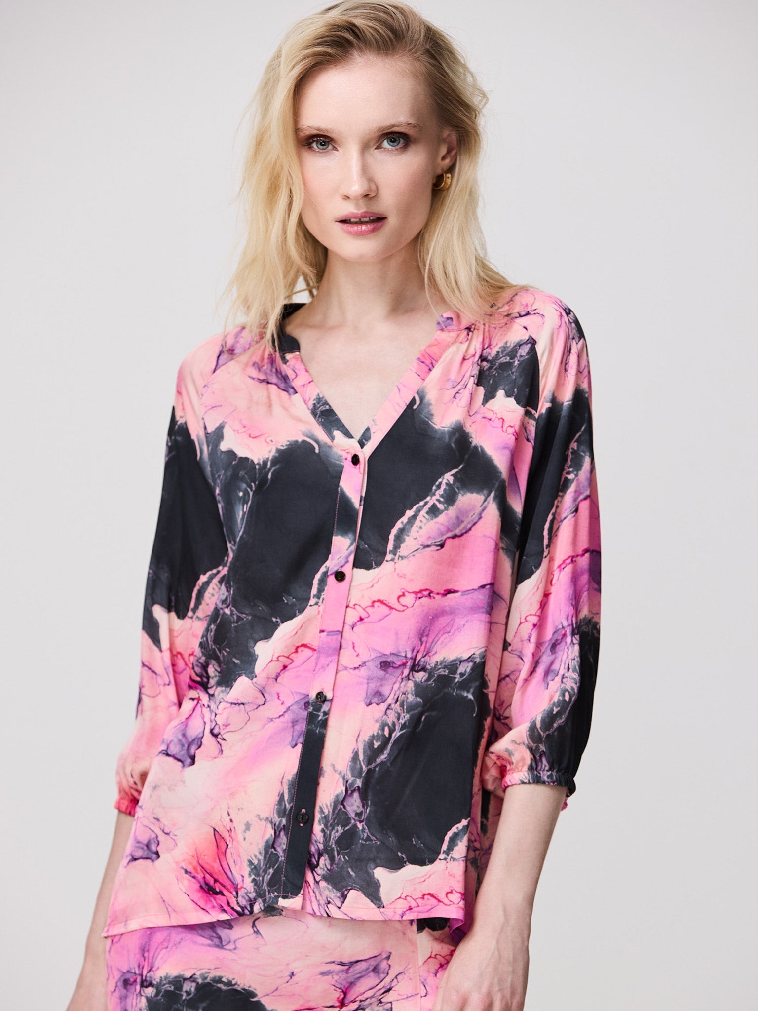 Marble print mao collar shirt