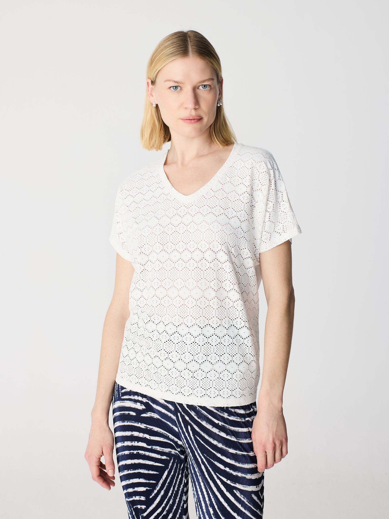 Camiseta pico en escote
