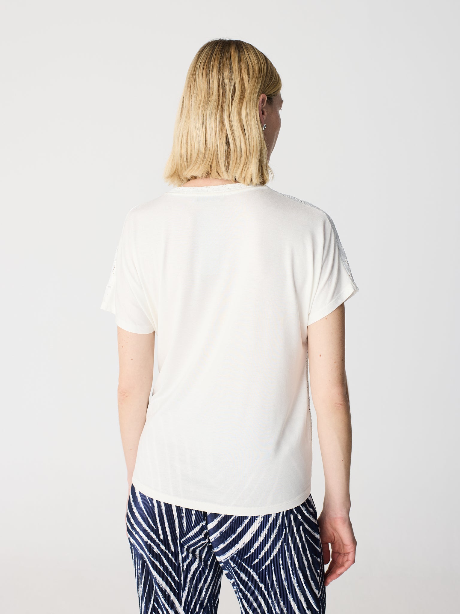 Camiseta pico en escote