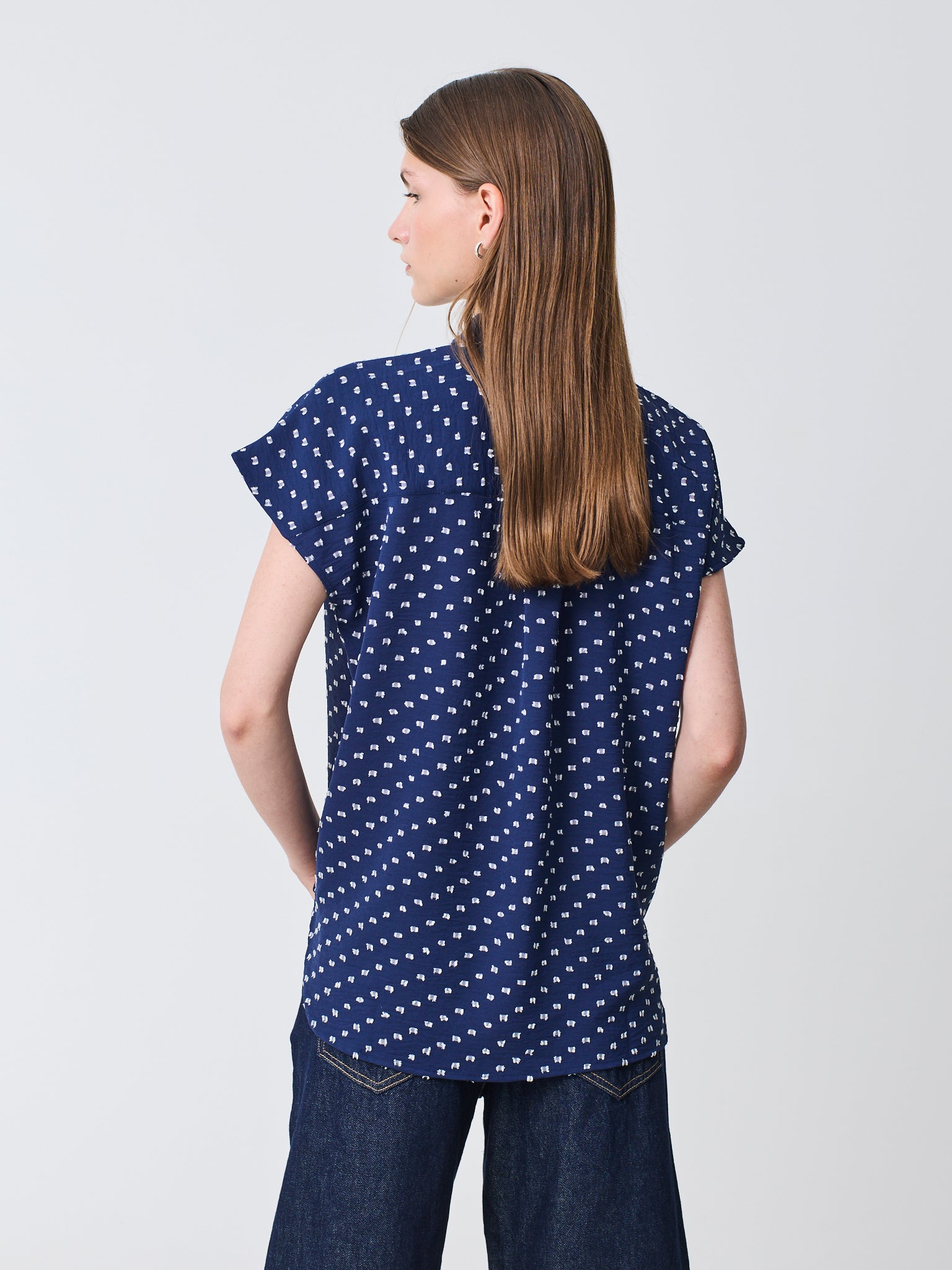 Camisa cuello redondo sin mangas