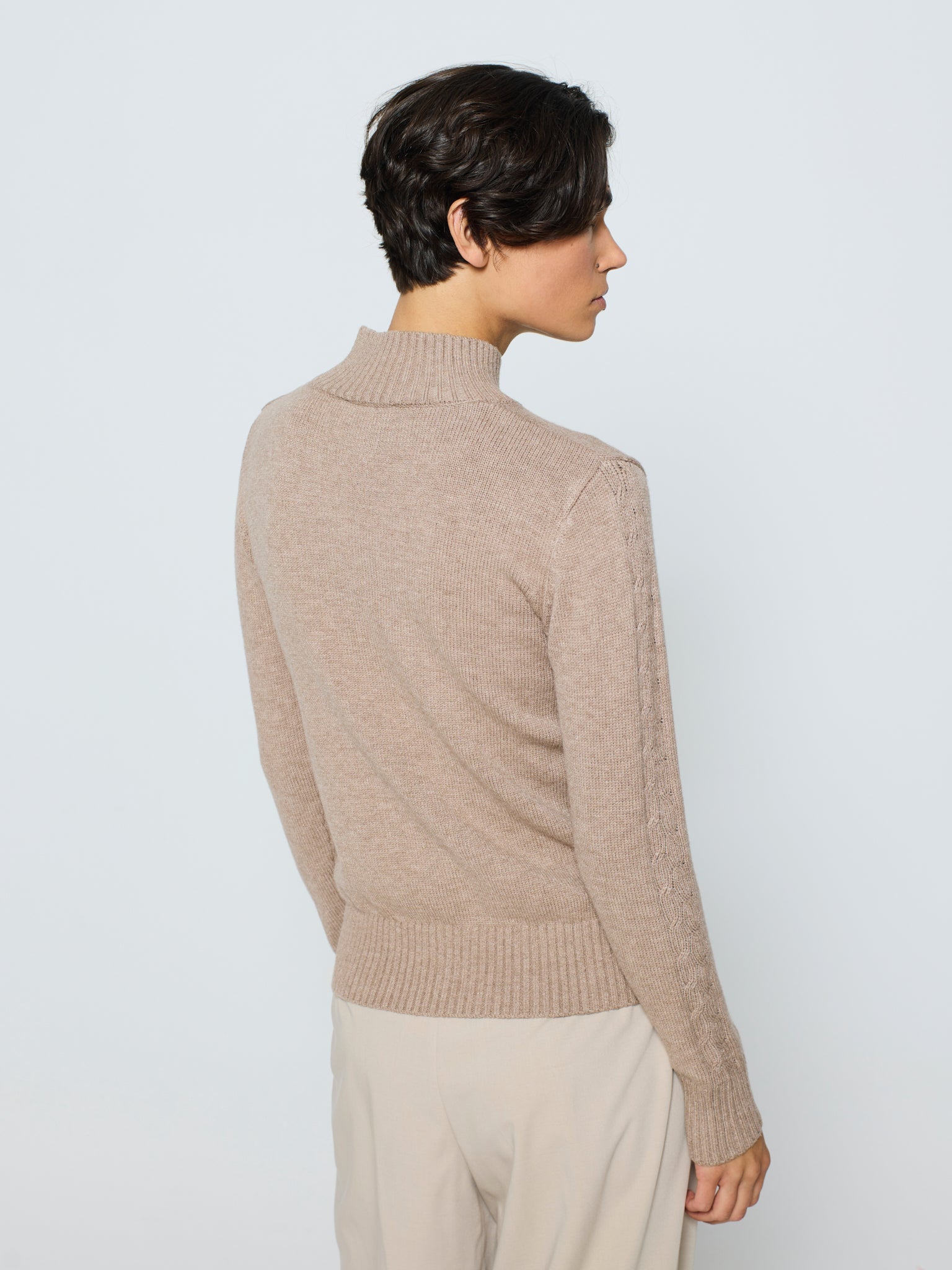 Jersey trenzado cuello alto