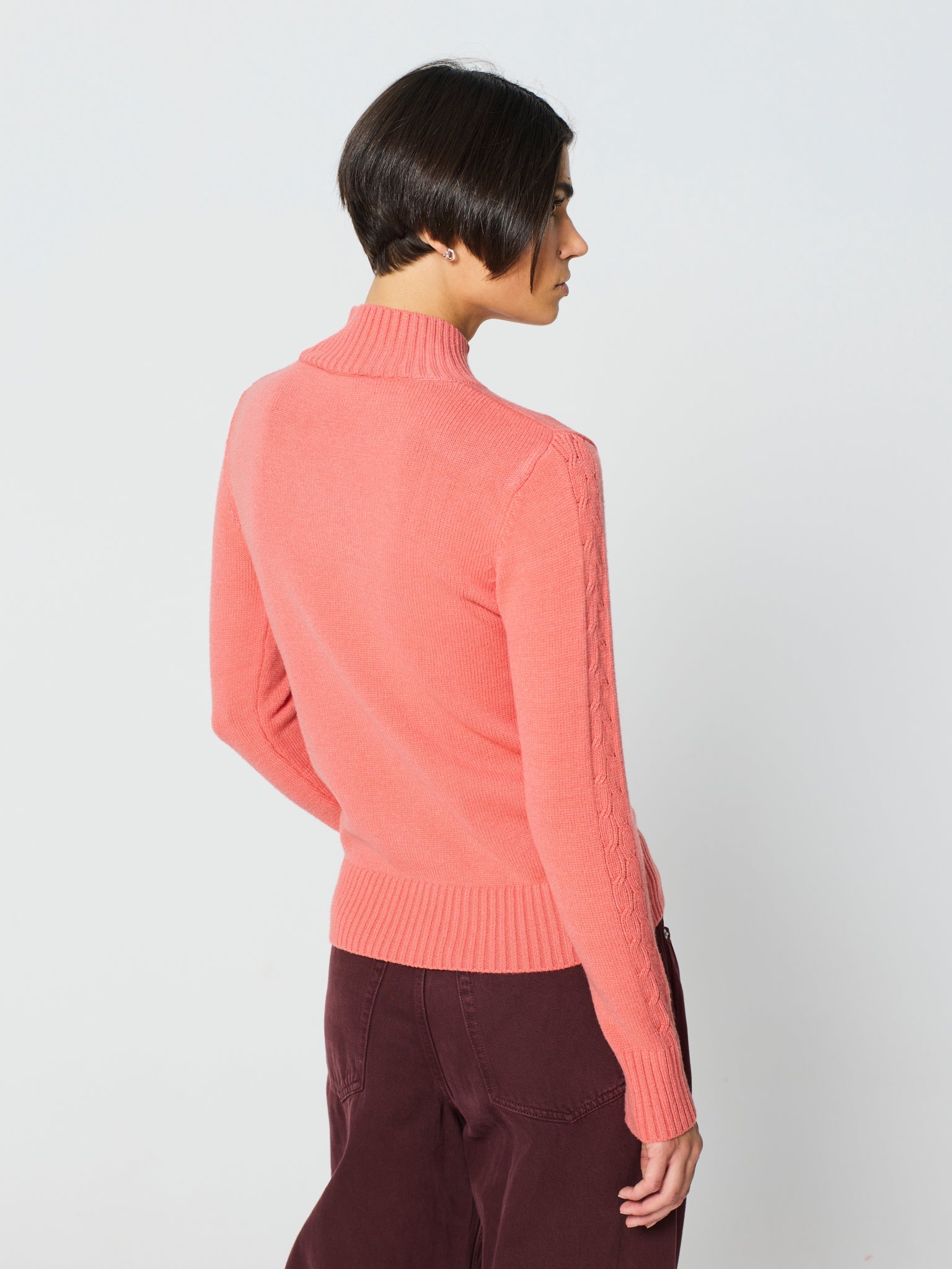 Jersey trenzado cuello alto
