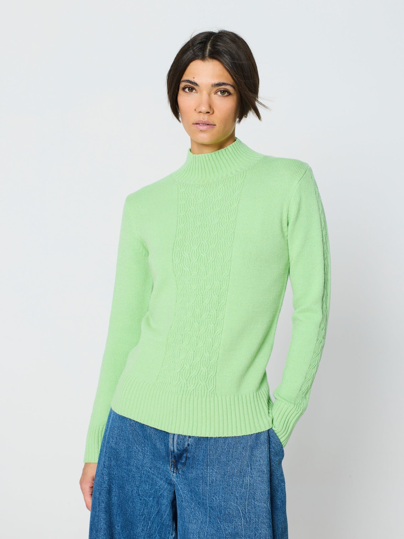 Jersey trenzado cuello alto