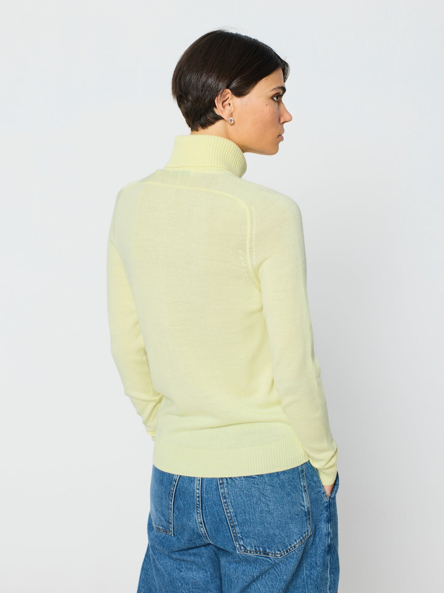Jersey básico cuello cisne y manga larga martillo
