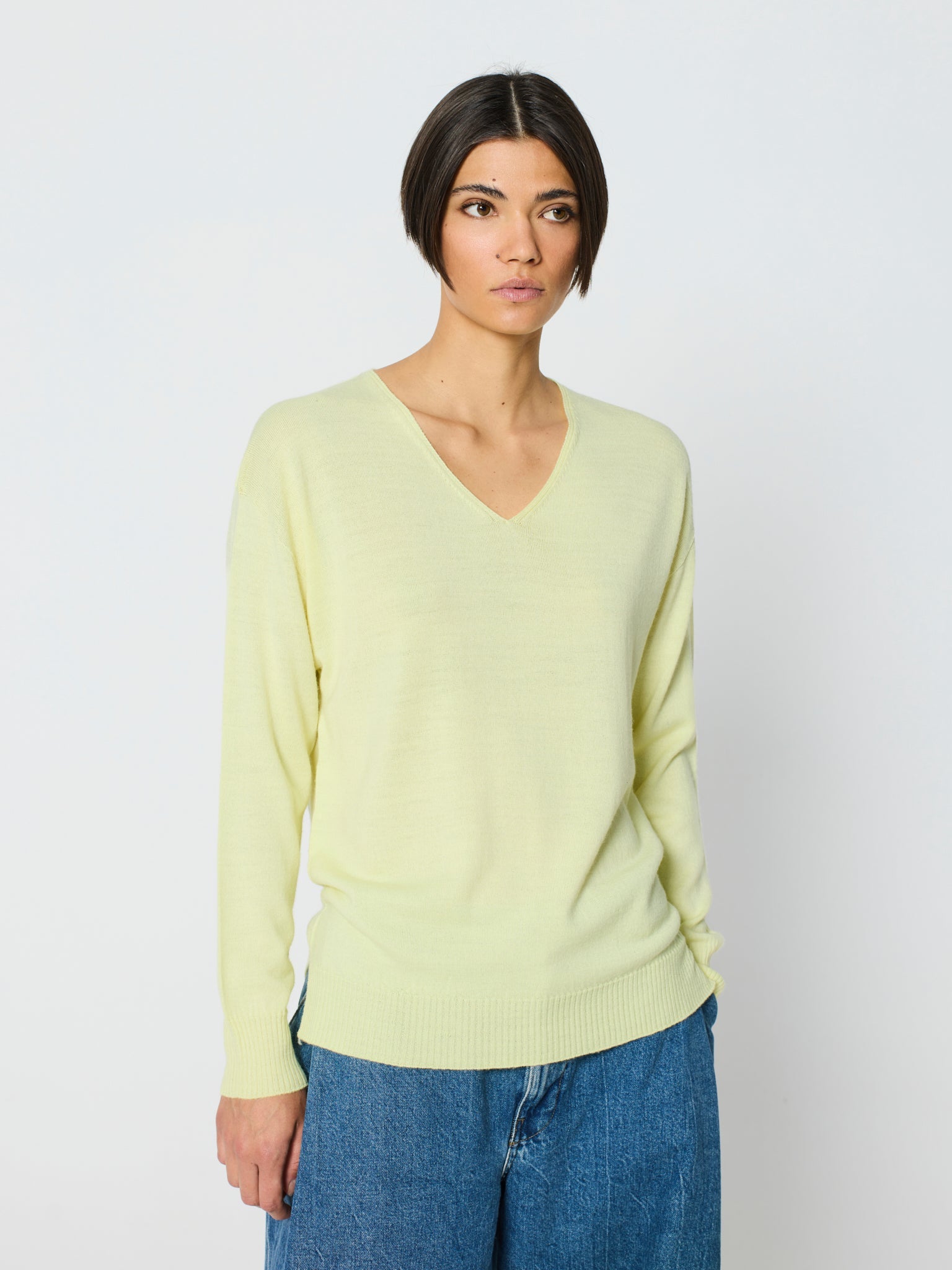 Jersey senzillo y cómodo de cuello pico y manga caída