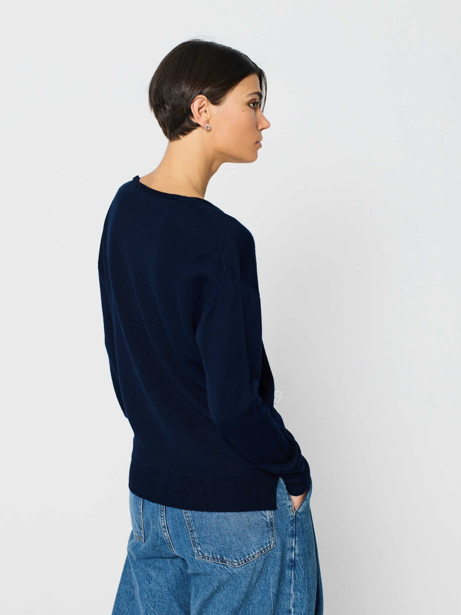 Jersey senzillo y cómodo de cuello pico y manga caída