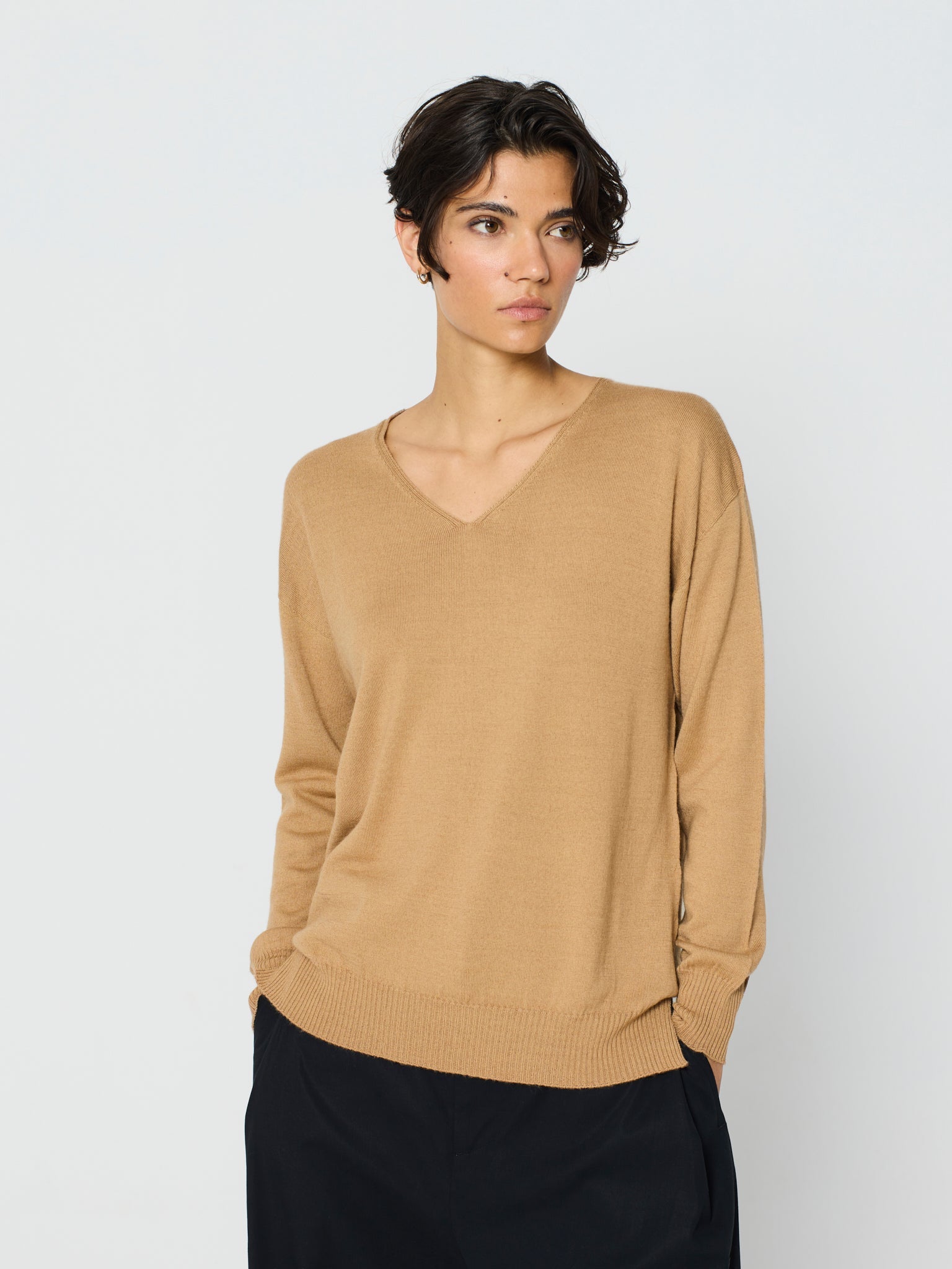 Jersey senzillo y cómodo de cuello pico y manga caída