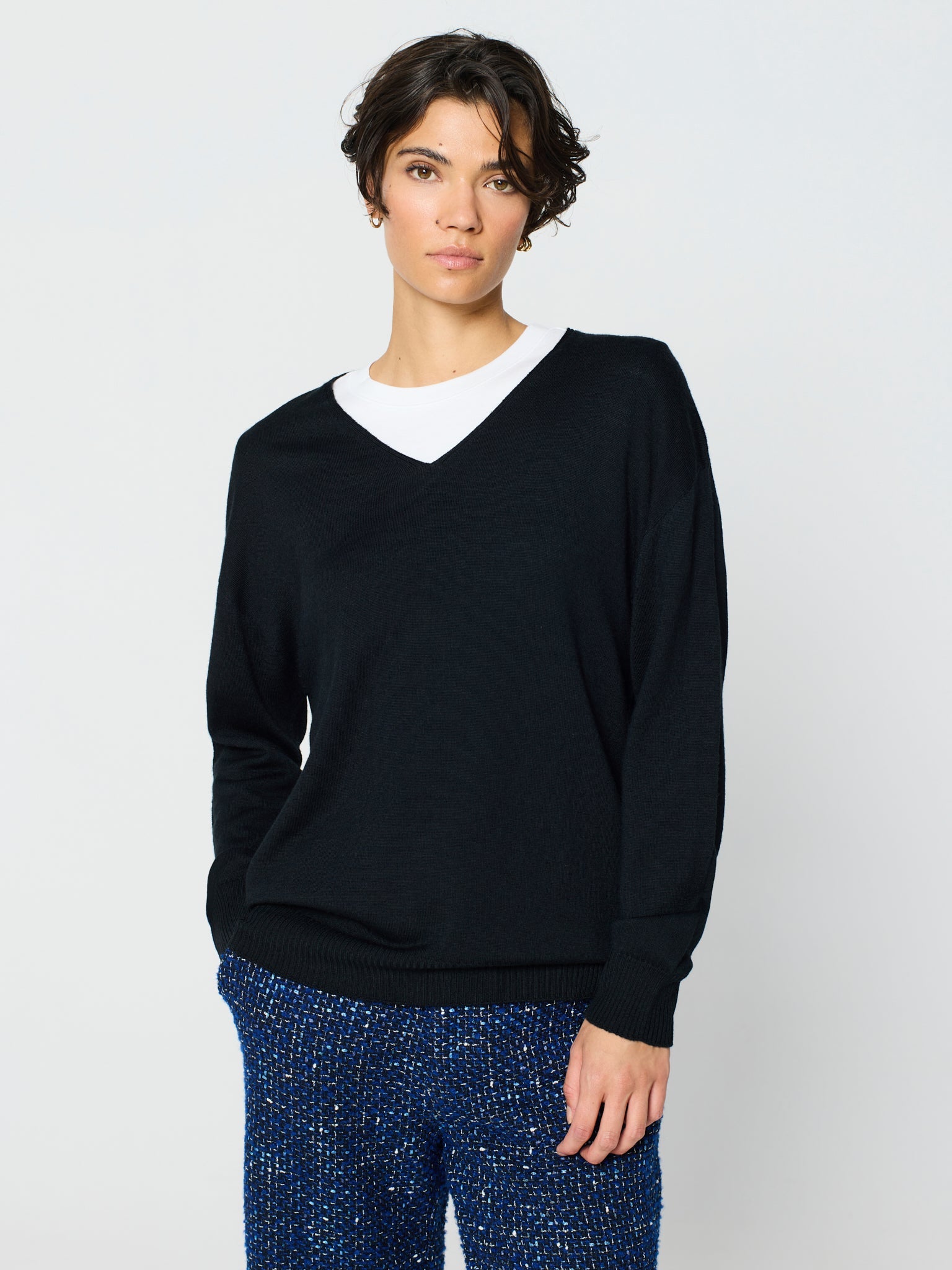 Jersey senzillo y cómodo de cuello pico y manga caída