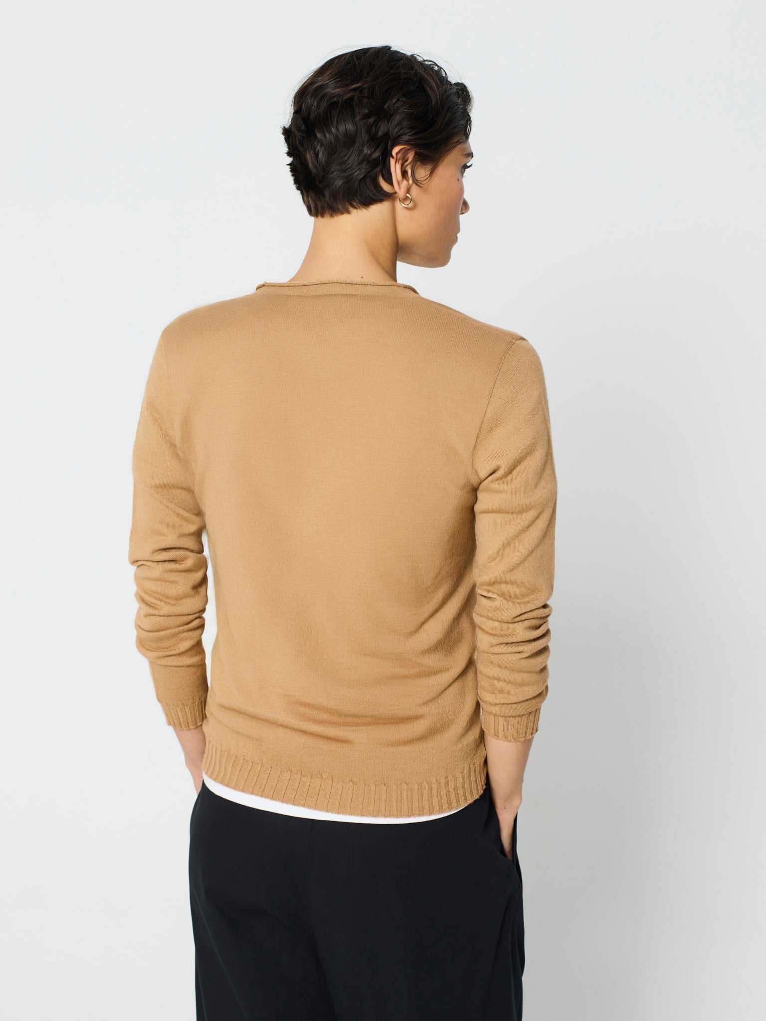 Jersey de cuello pico con adorno en delantero