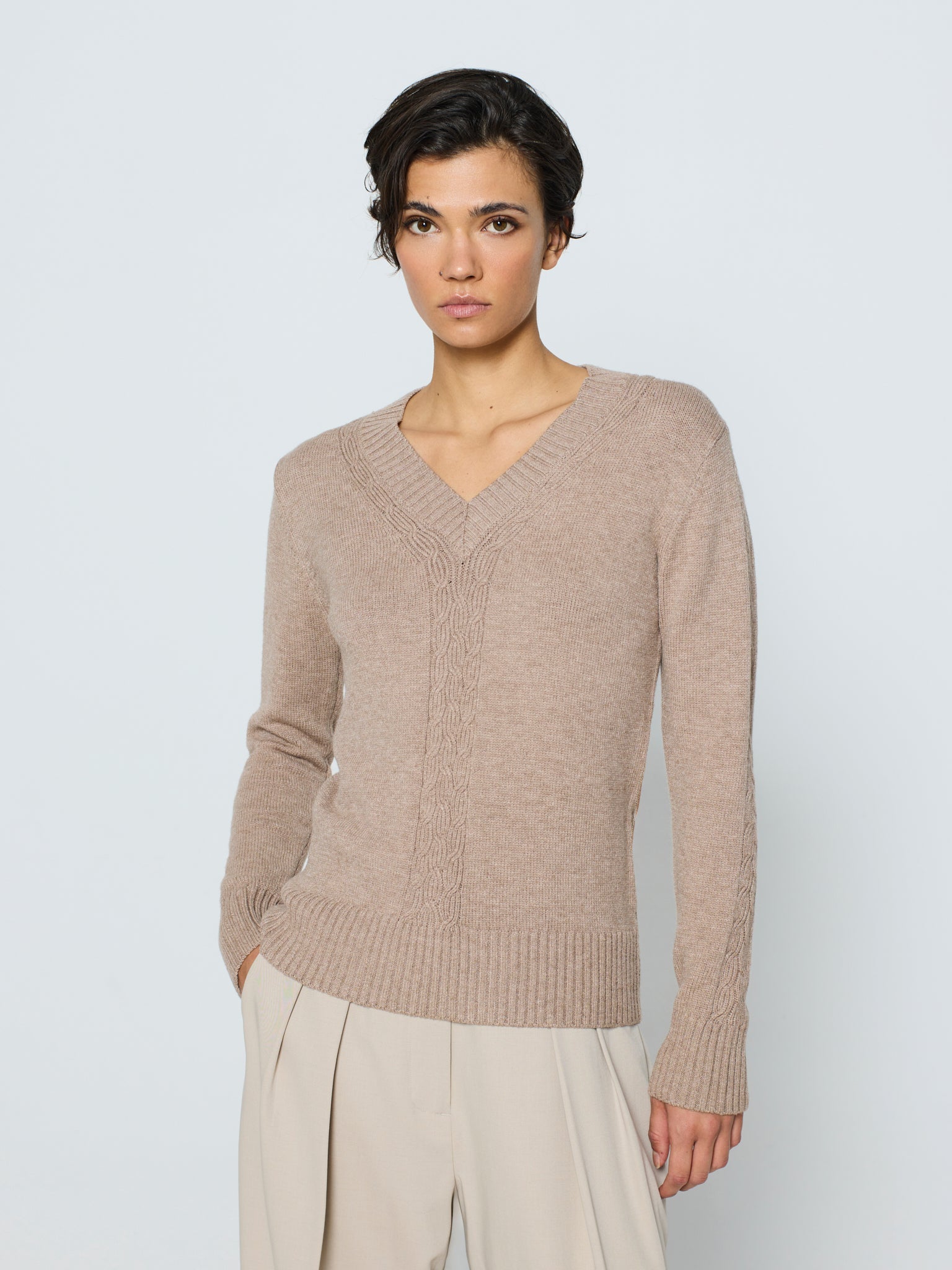 Jersey trenzado cuello pico