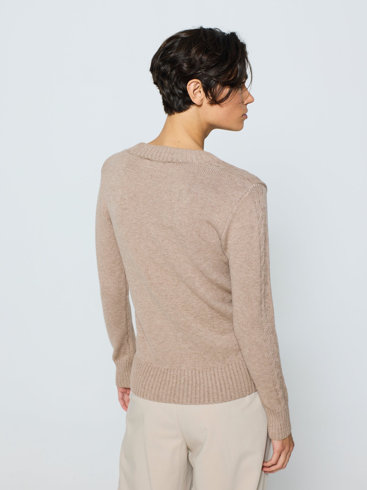 Jersey trenzado cuello pico
