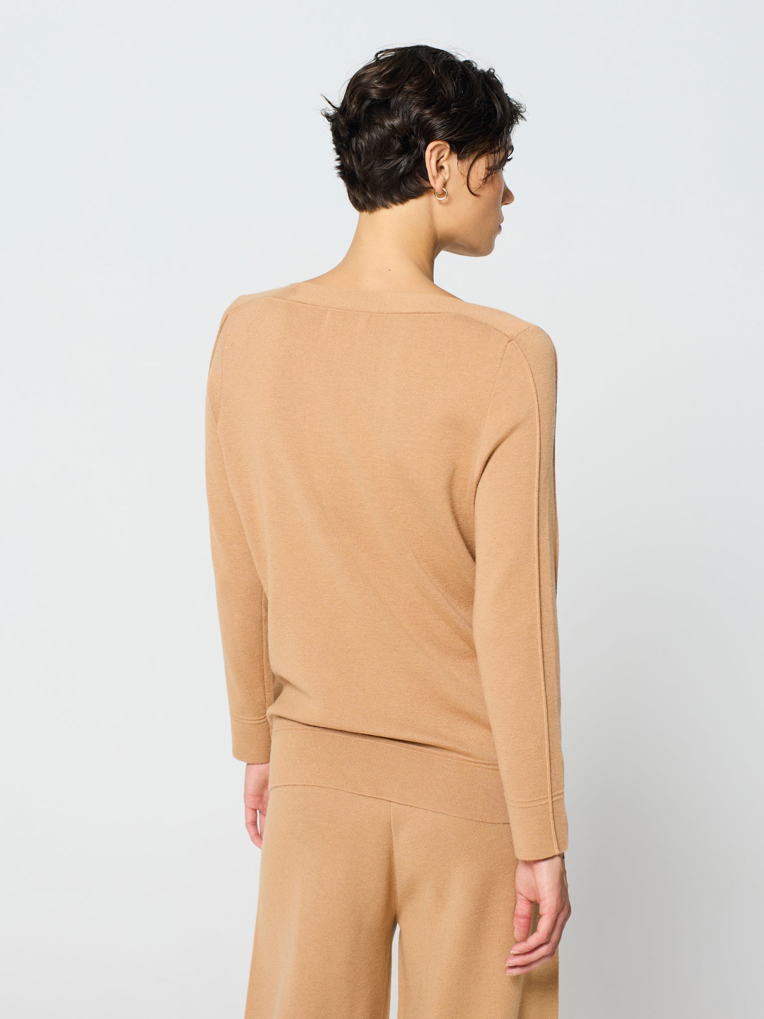 Jersey con nervios en el cuello