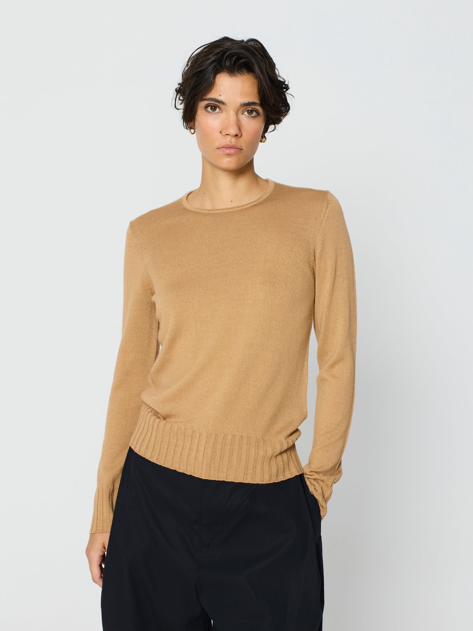 Jersey de canalé ancho cuello redondo y manga larga
