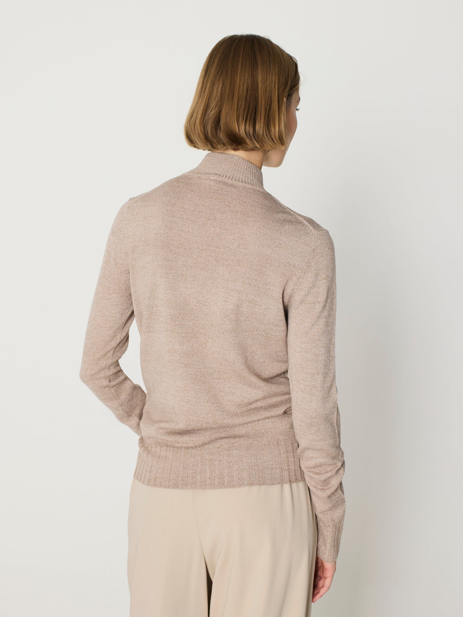 Jersey básico de canalé ancho cuello semicisne, manga larga