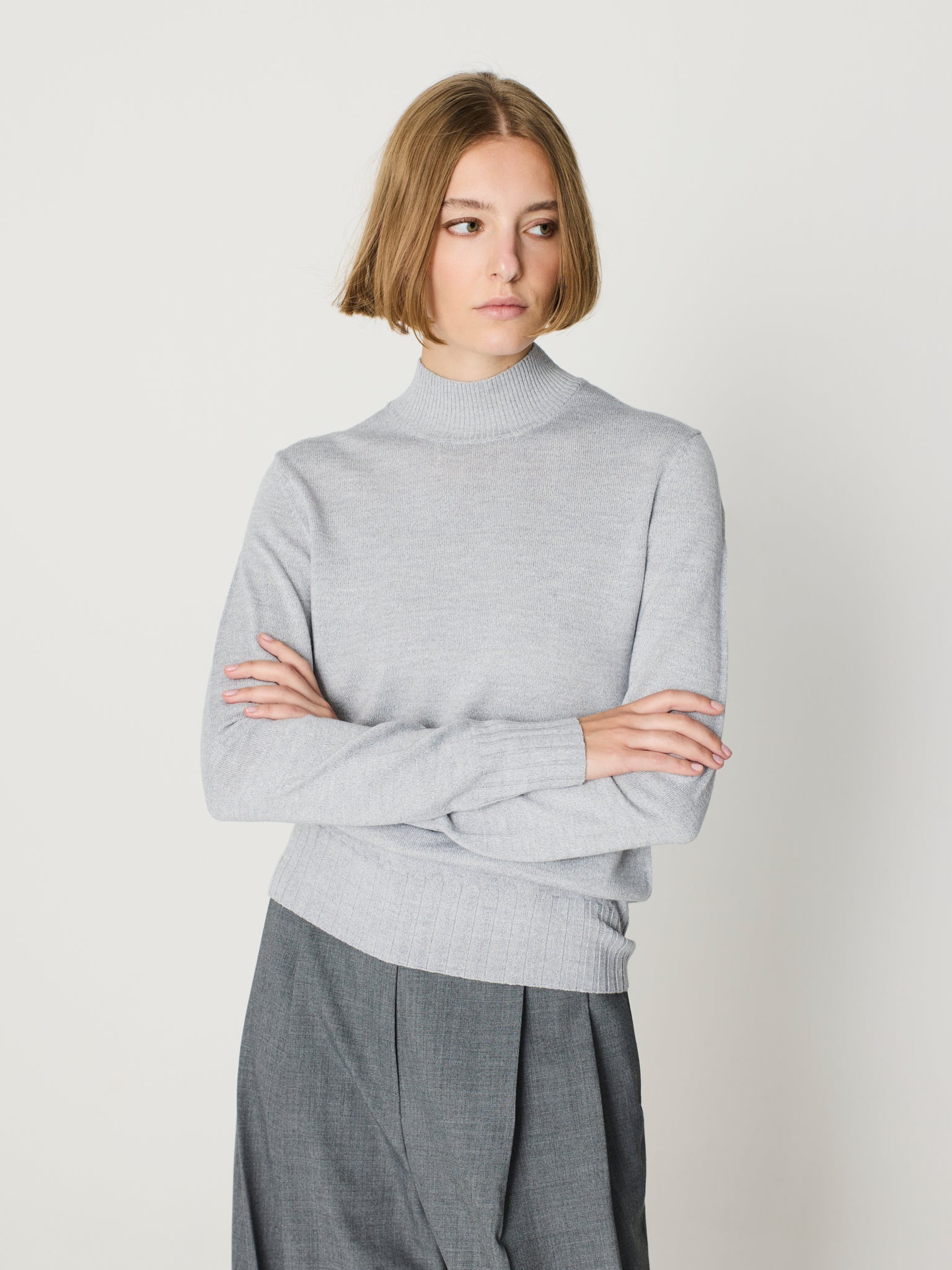 Jersey básico de canalé ancho cuello semicisne, manga larga