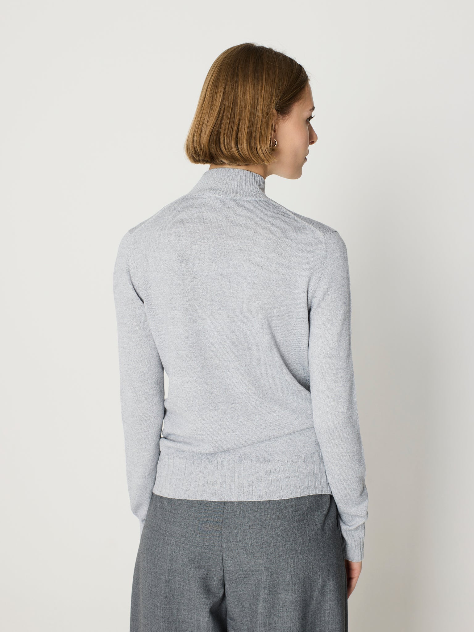 Jersey básico de canalé ancho cuello semicisne, manga larga