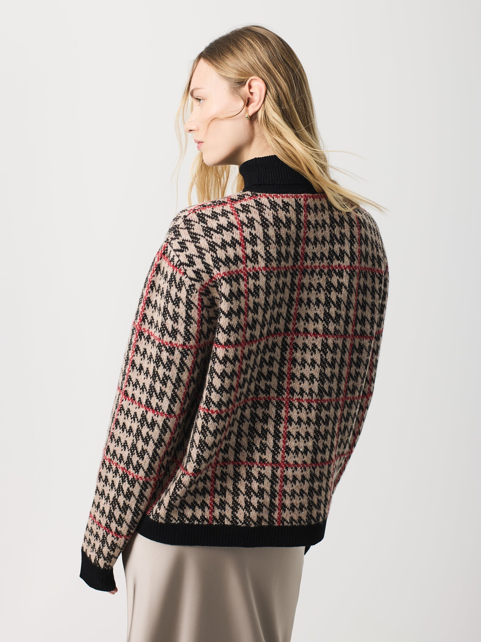 Jersey jacqard a cuadros cuello alto