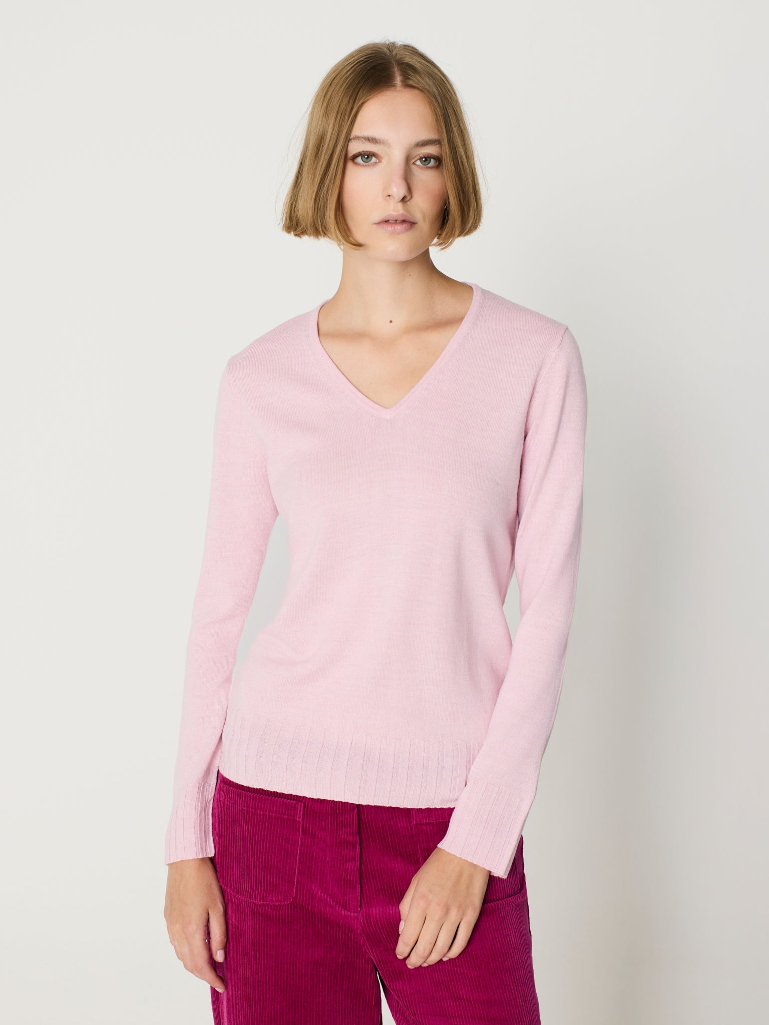 Jersey básico cuello pico y manga larga