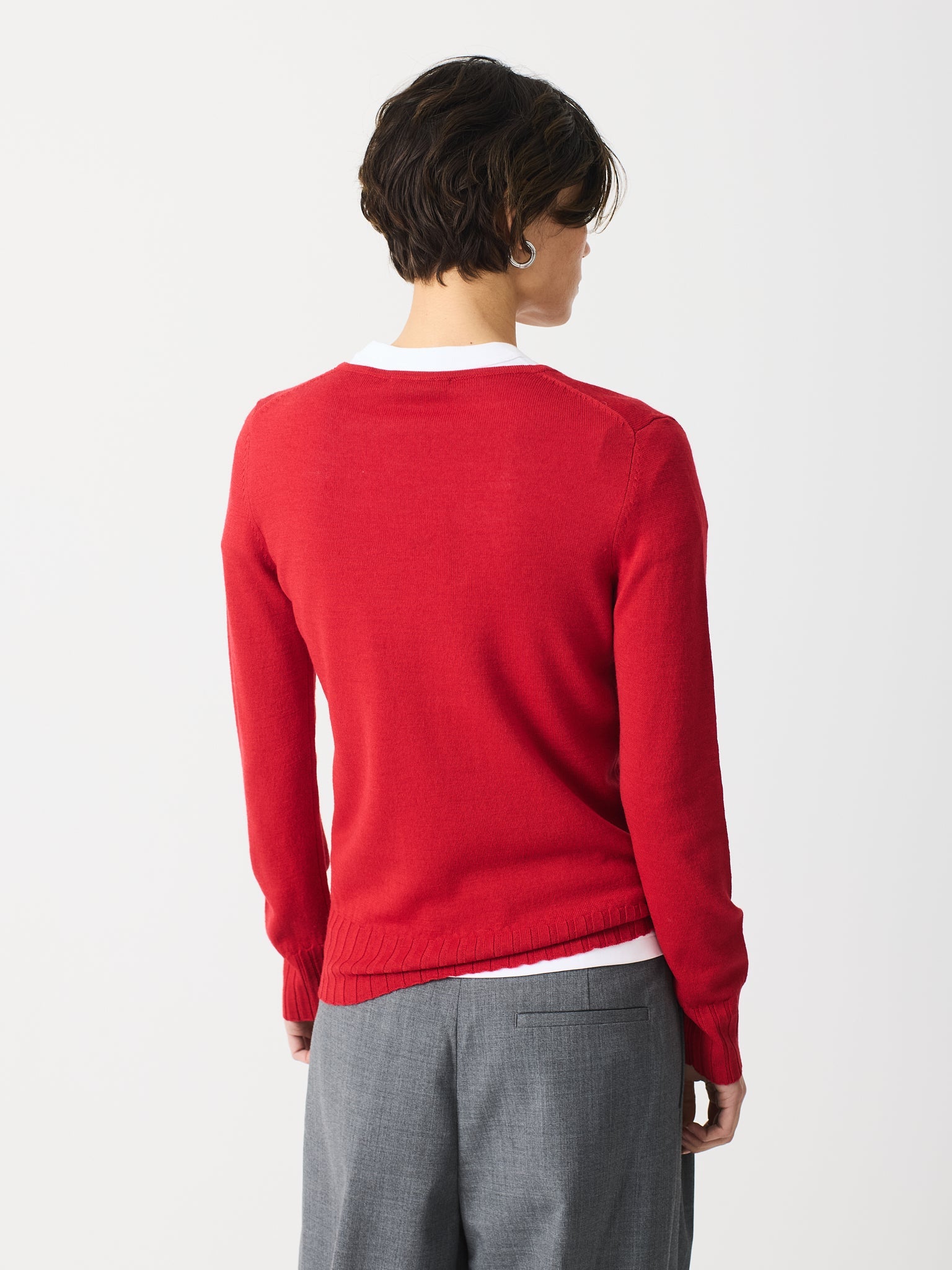 Jersey básico cuello pico y manga larga