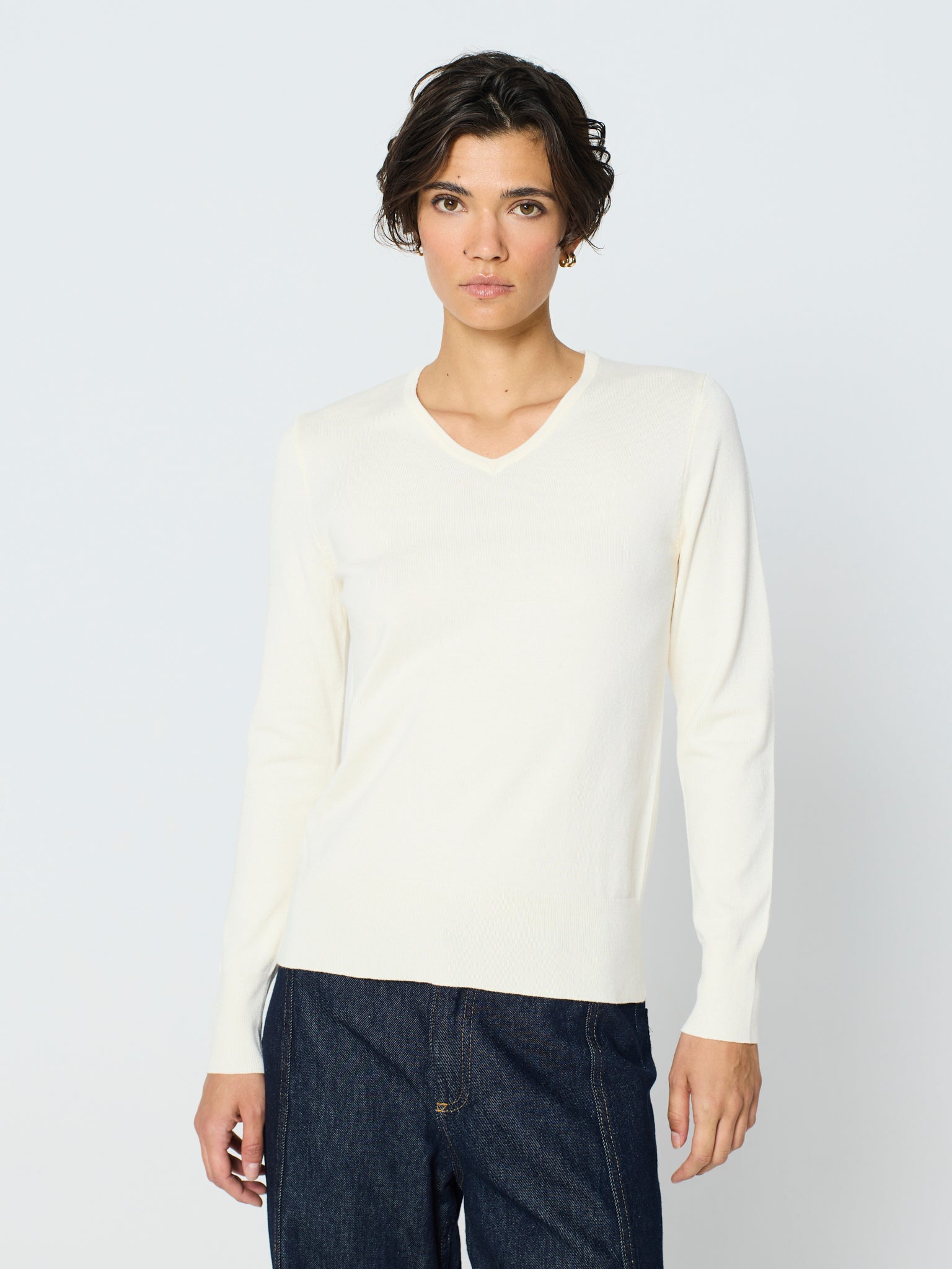 Jersey básico canalé ancho cuello pico y manga larga