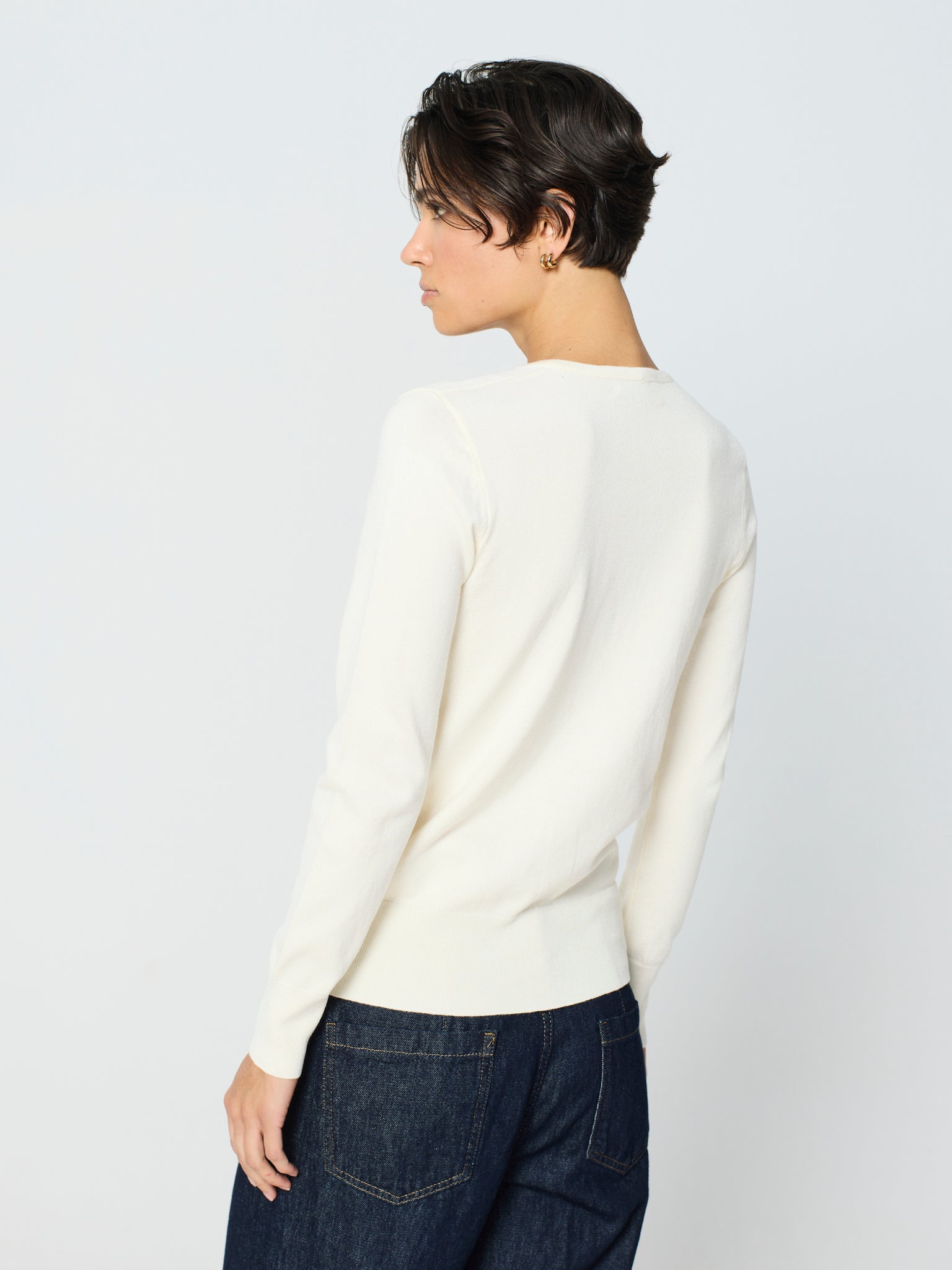 Jersey básico canalé ancho cuello pico y manga larga