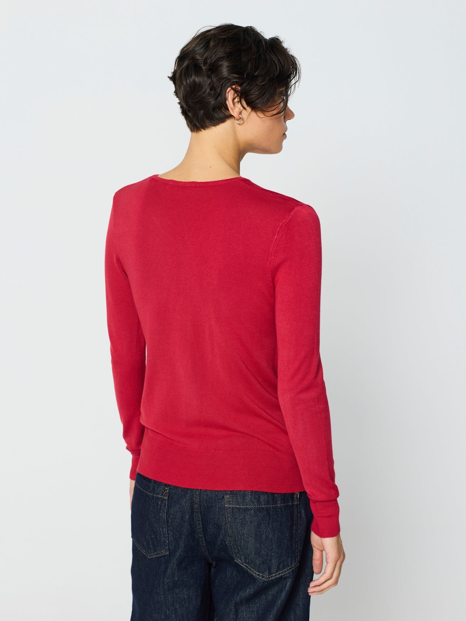 Jersey básico canalé ancho cuello pico y manga larga