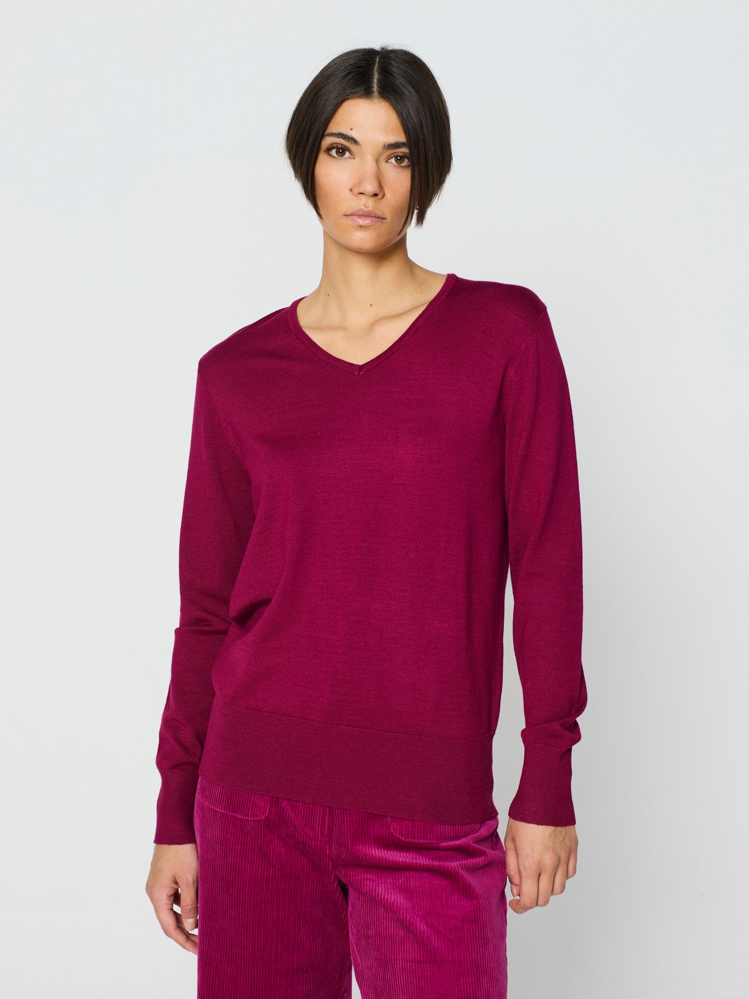 Jersey básico canalé ancho cuello pico y manga larga