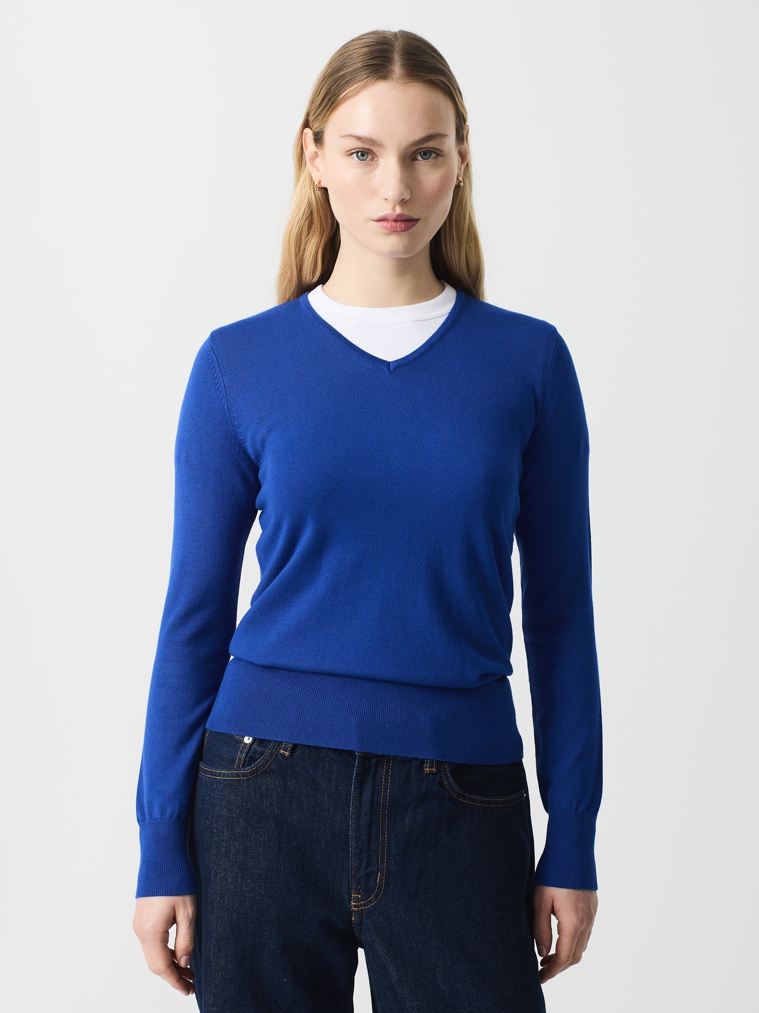 Jersey básico canalé ancho cuello pico y manga larga