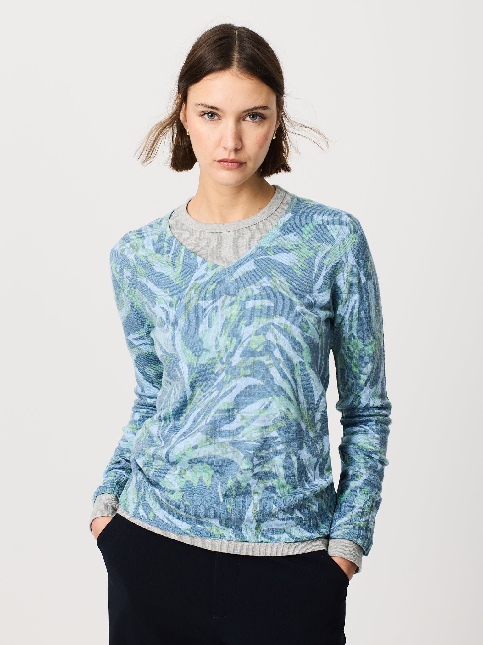 Jersey estampado animal print cuello pico