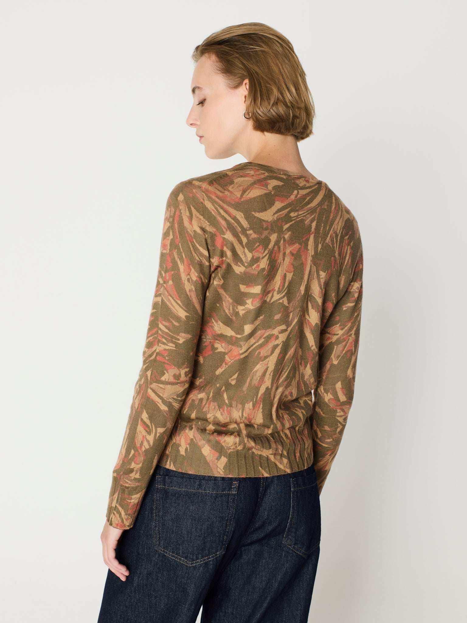 Jersey estampado animal print cuello pico