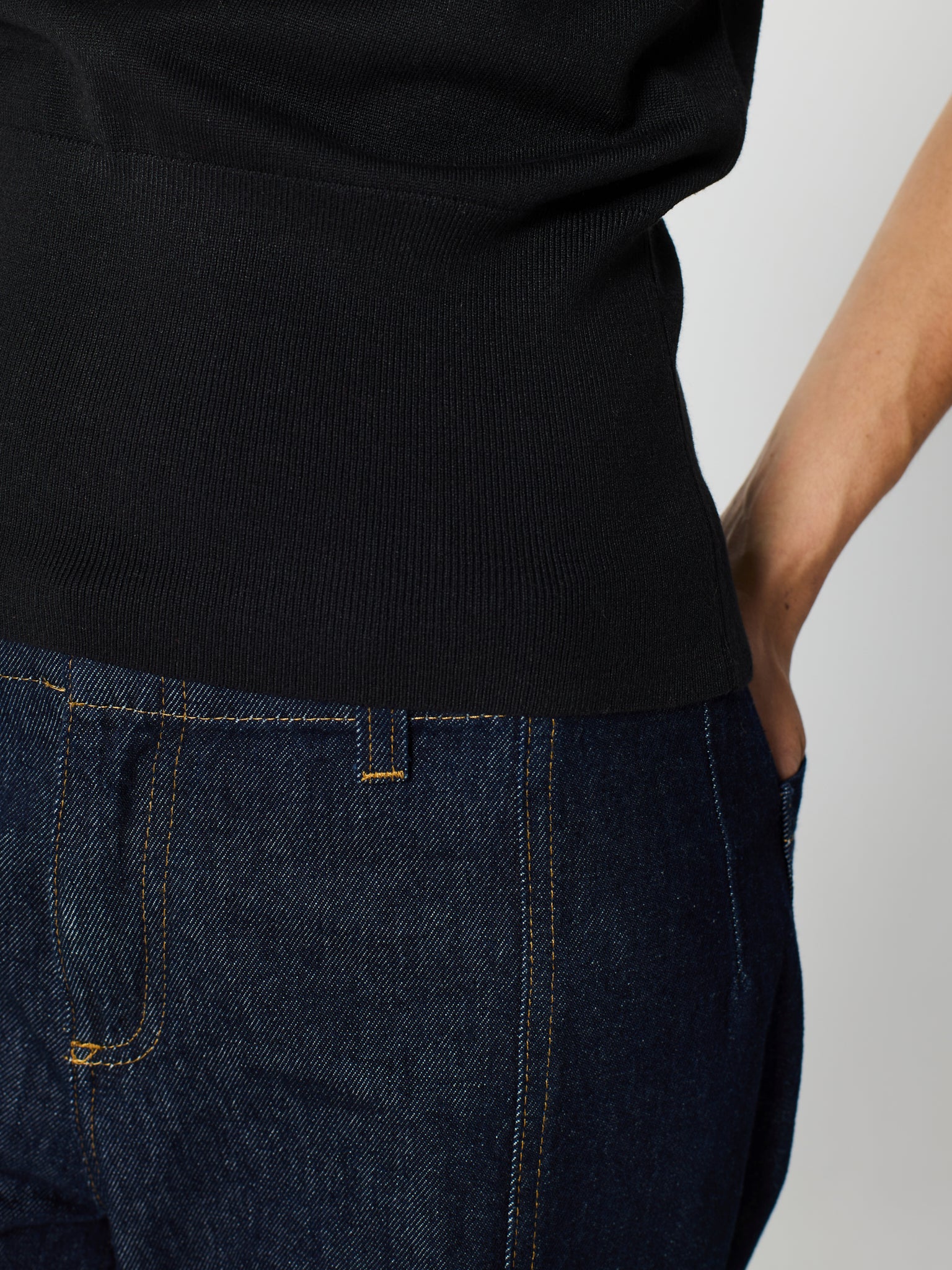 Twinset con canalé ancho en los bajos