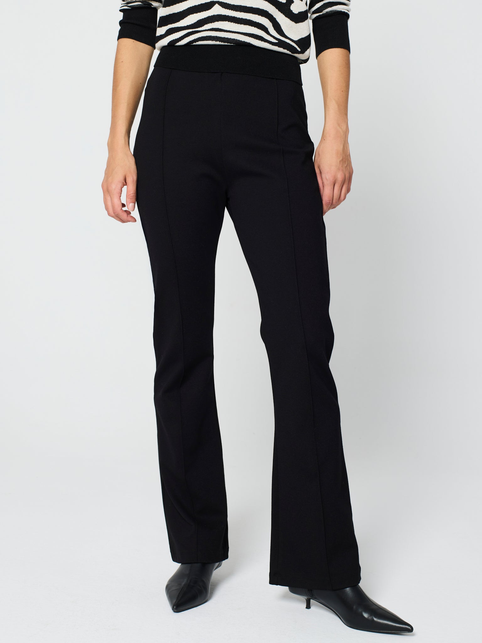 Pantalón de punto con nervio