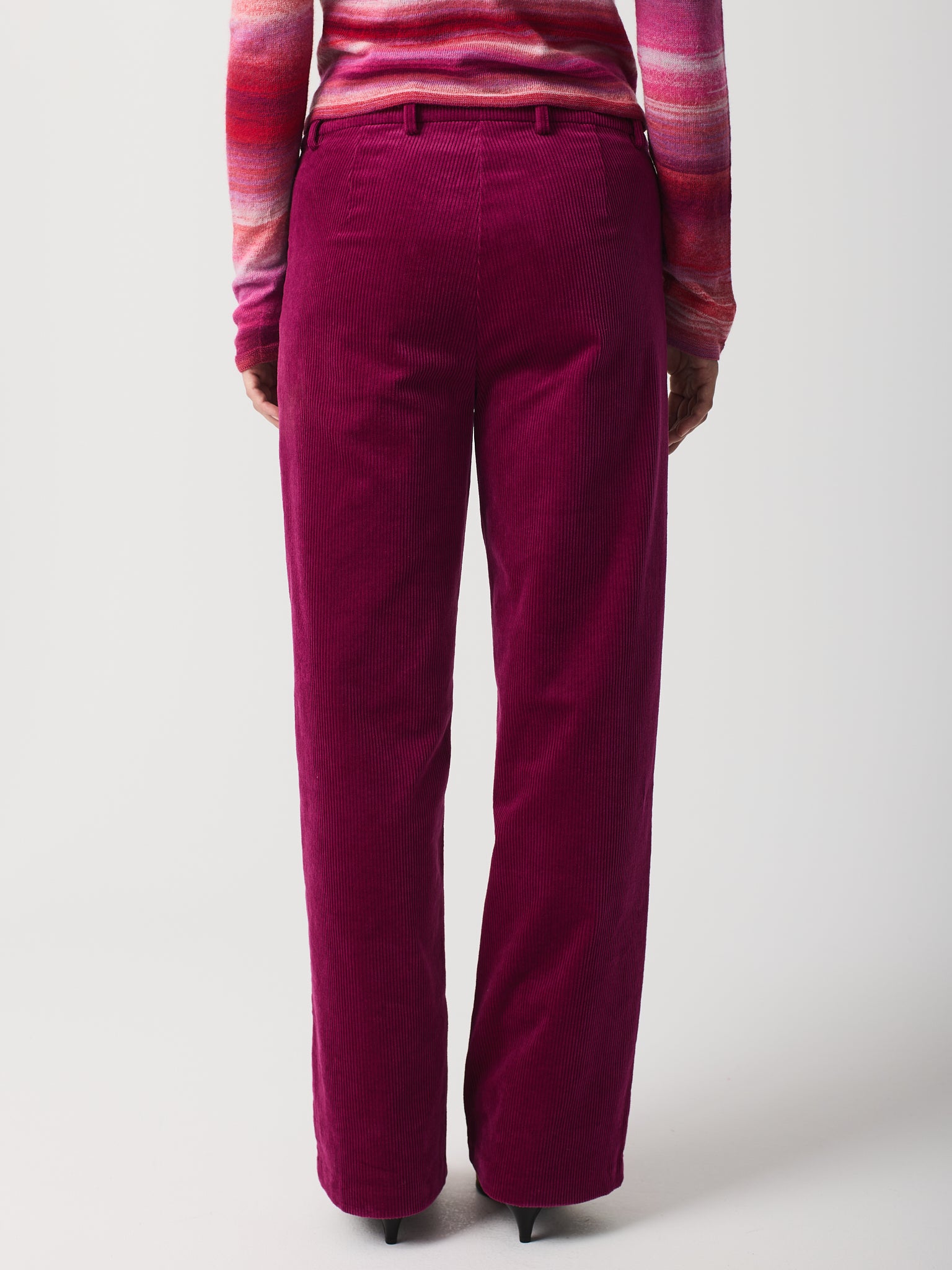 Pantalón recto con bolsillos delanteros