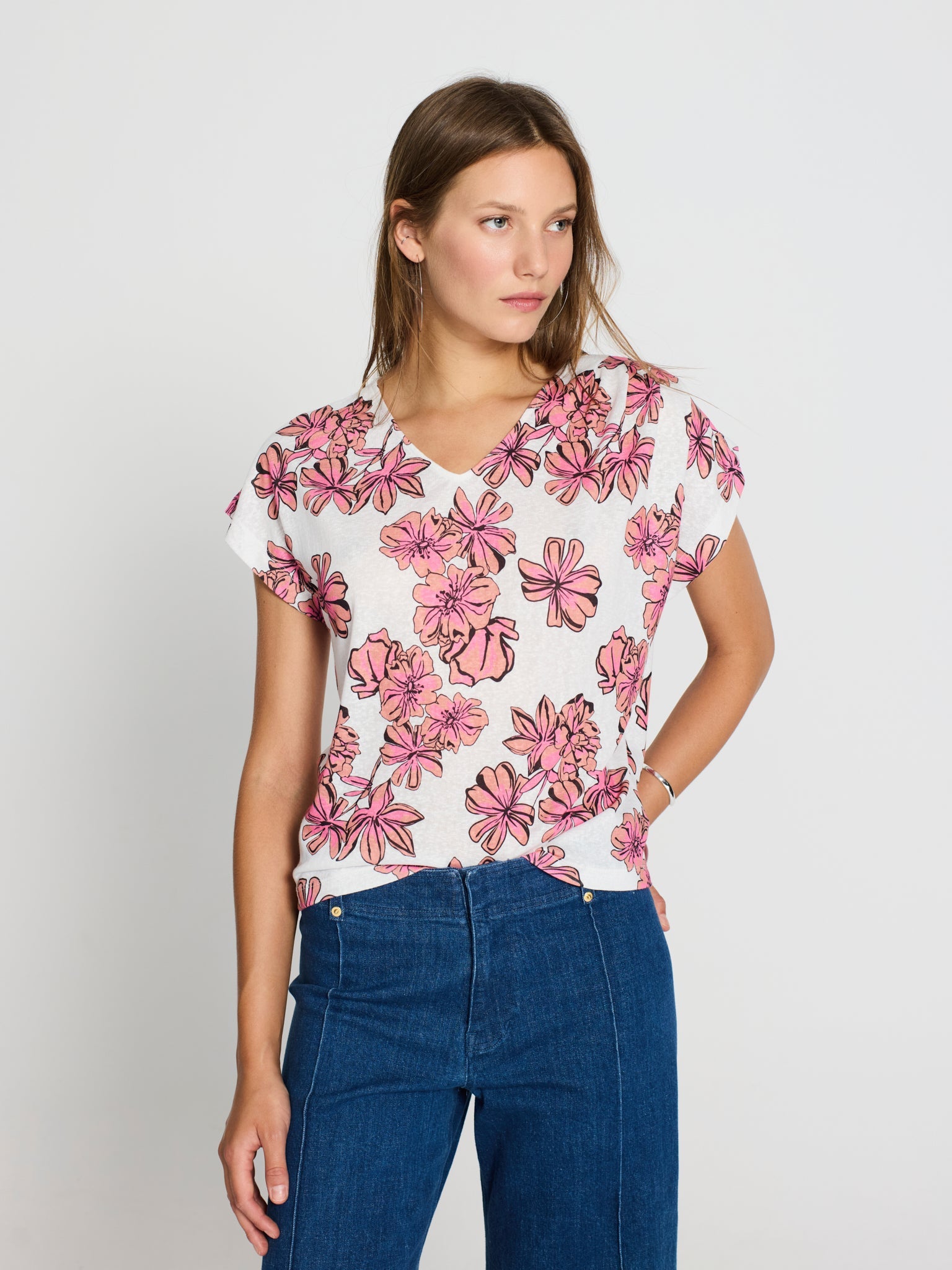 Camiseta pliegues hombro