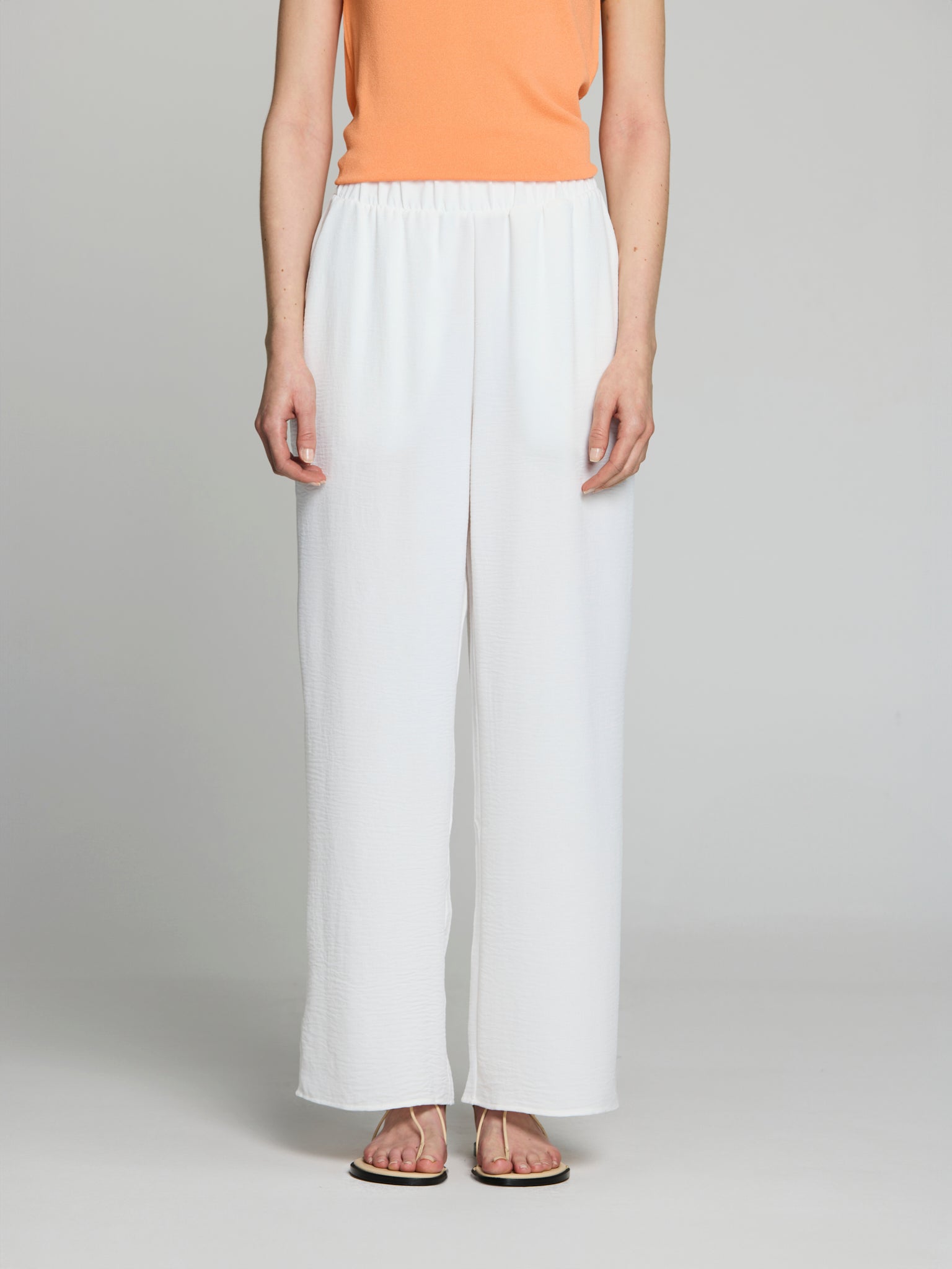 Pantalón fluído liso